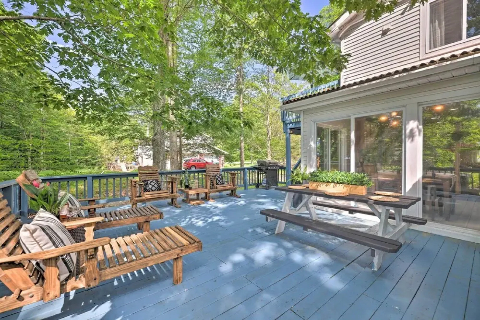 Tobyhanna Home w/ Hot Tub, Fire Pit, Deck + Grill!