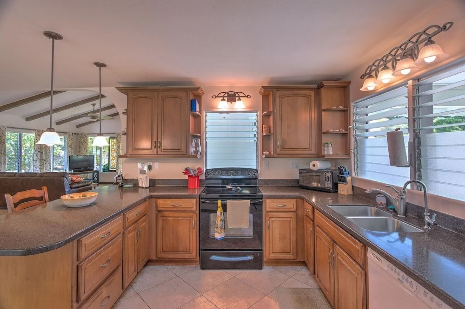 Hale O Nani Mala Pua 3 Bedroom Home by RedAwning