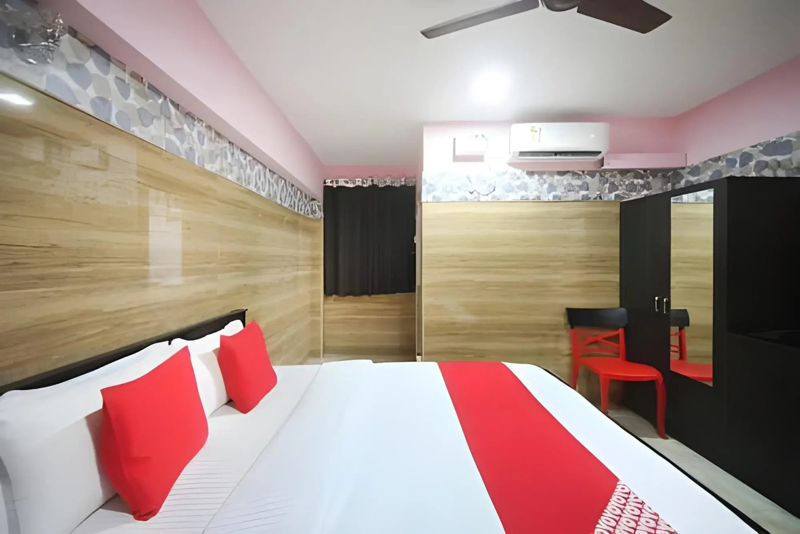 Hotel Adhi Residency - Cleanliness & Friendliness Room VL Vardharaja Temple