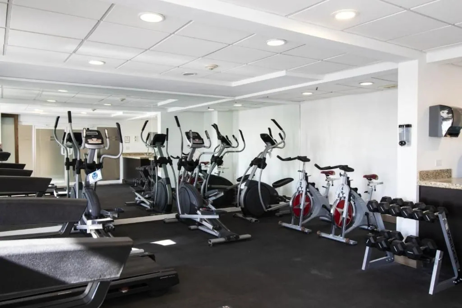 Hotel Mesaluna Near American Consulate