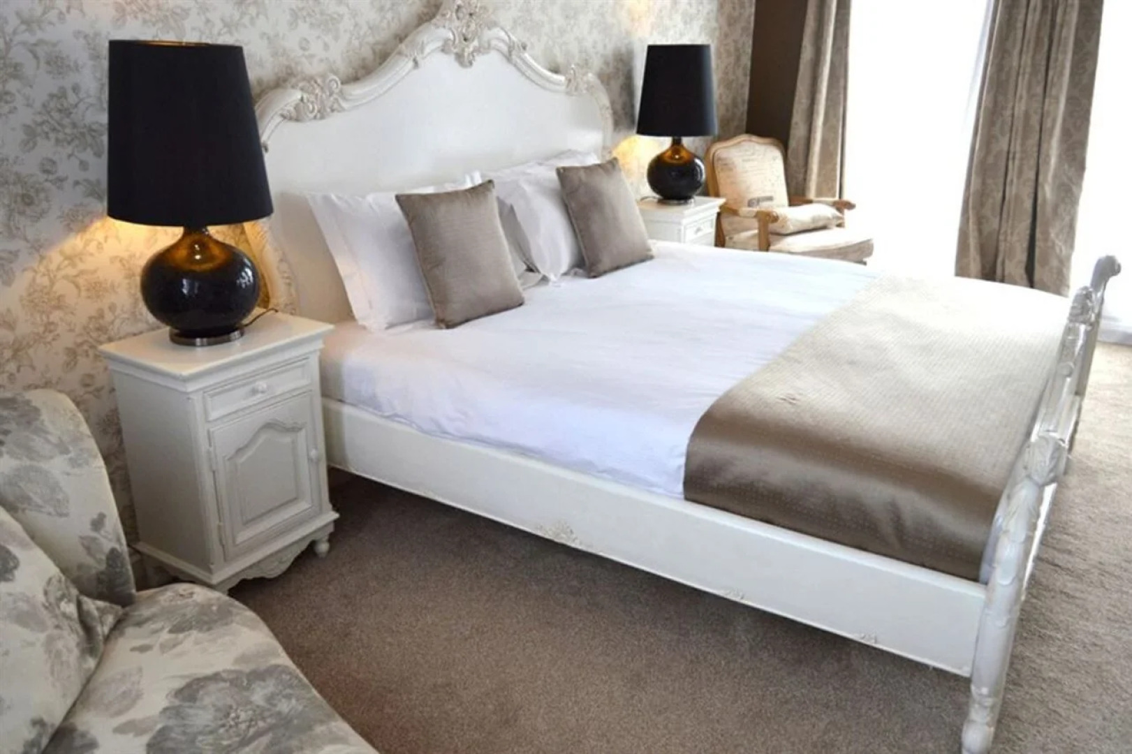 The Cook and Barker Inn