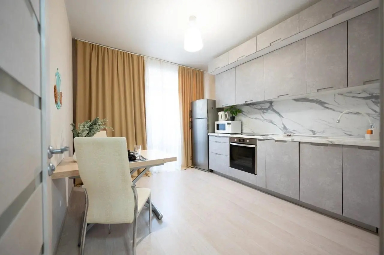 Атмосфера на улице Карпинского 14