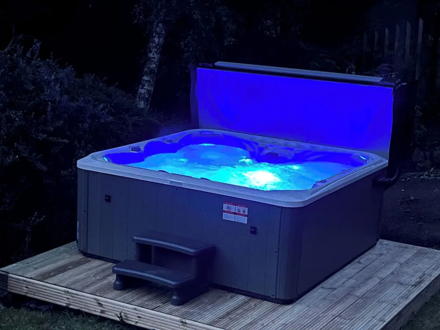 Blaydonburn - Sleeps 6 - Parking - Garden - Hottub
