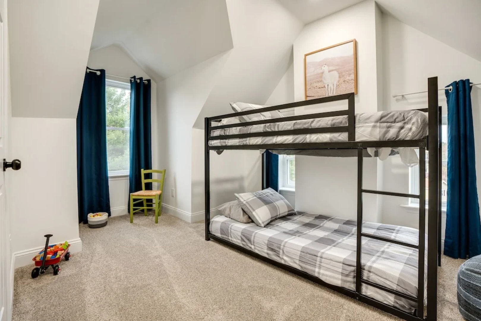 Family-friendly Hatfield Home: 3 Mi to Downtown!
