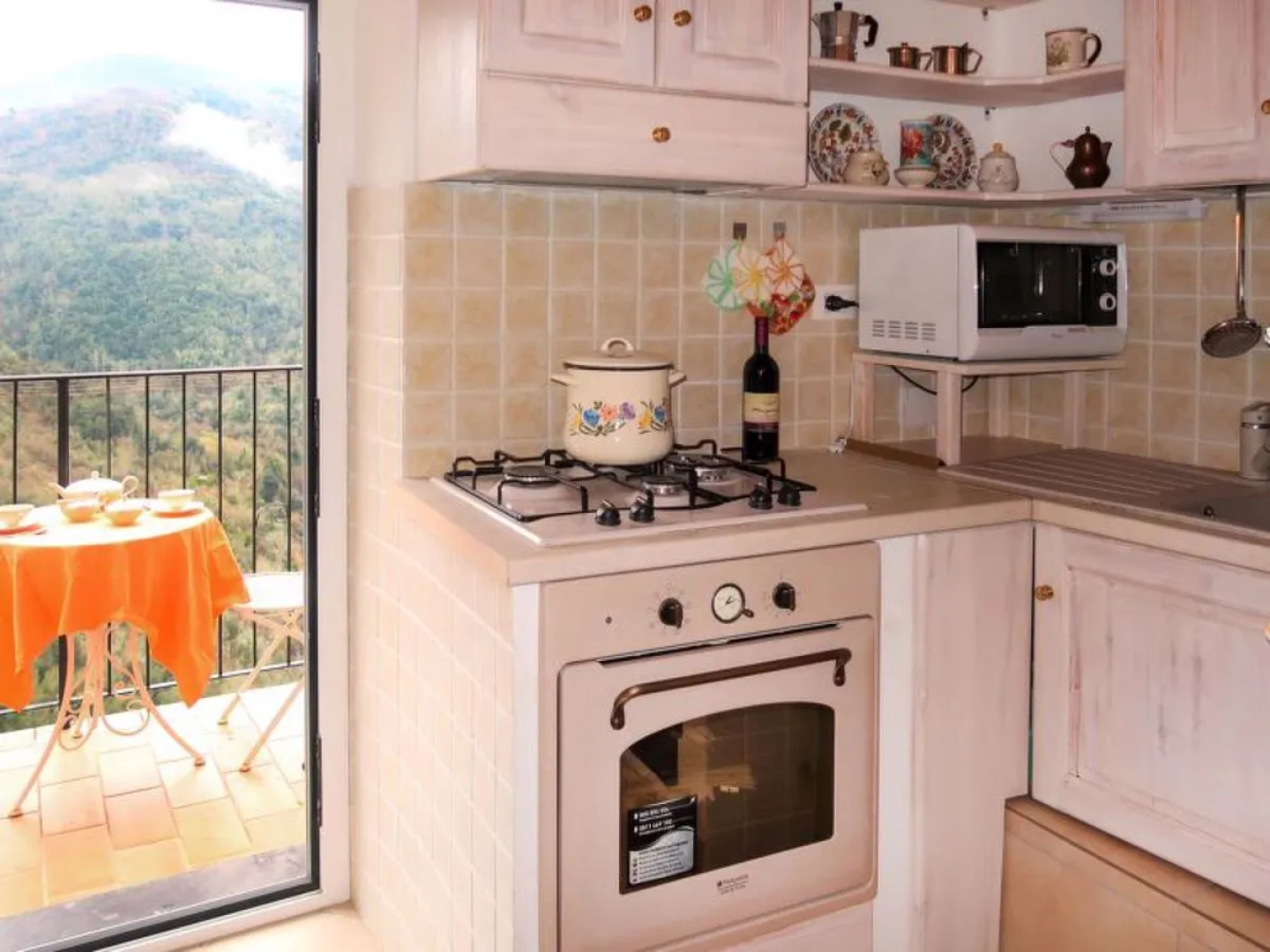 House Reanna Apricale
