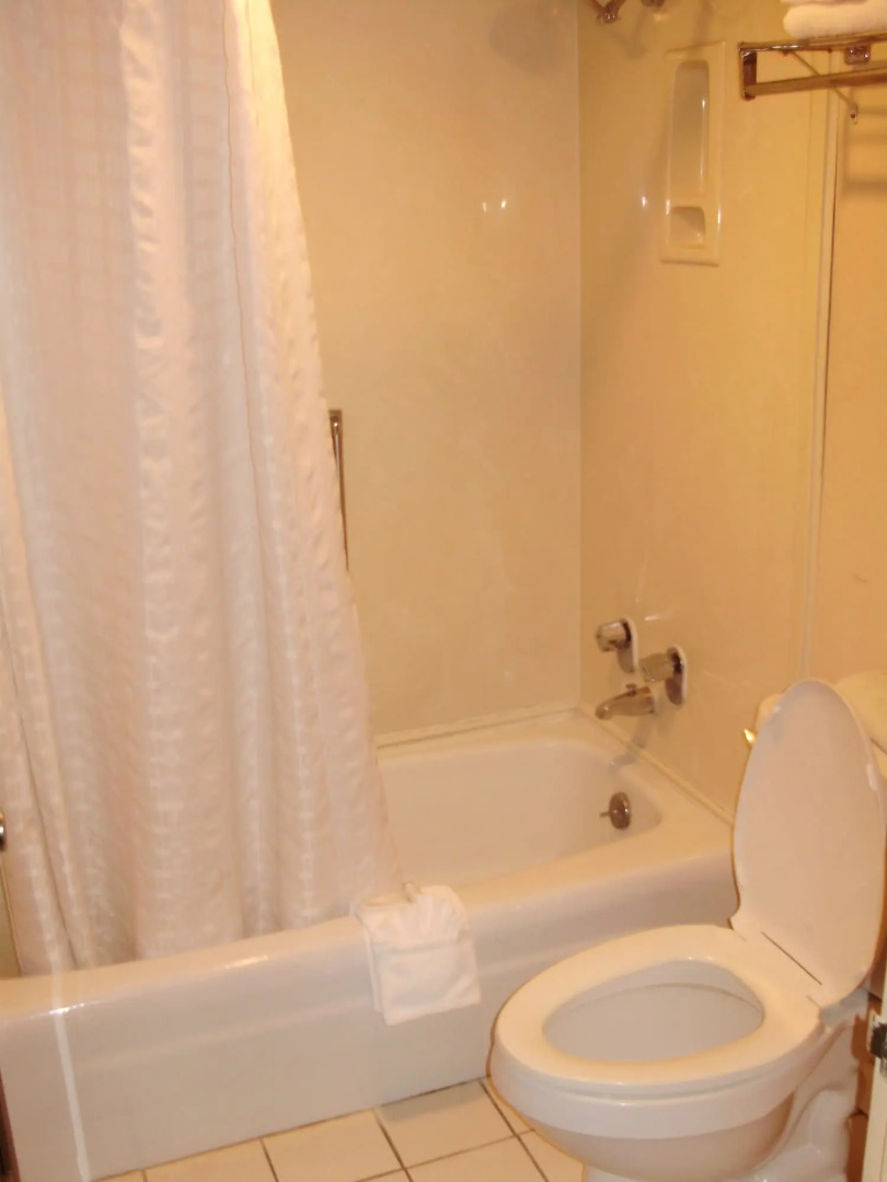 Trade Winds Central Inn