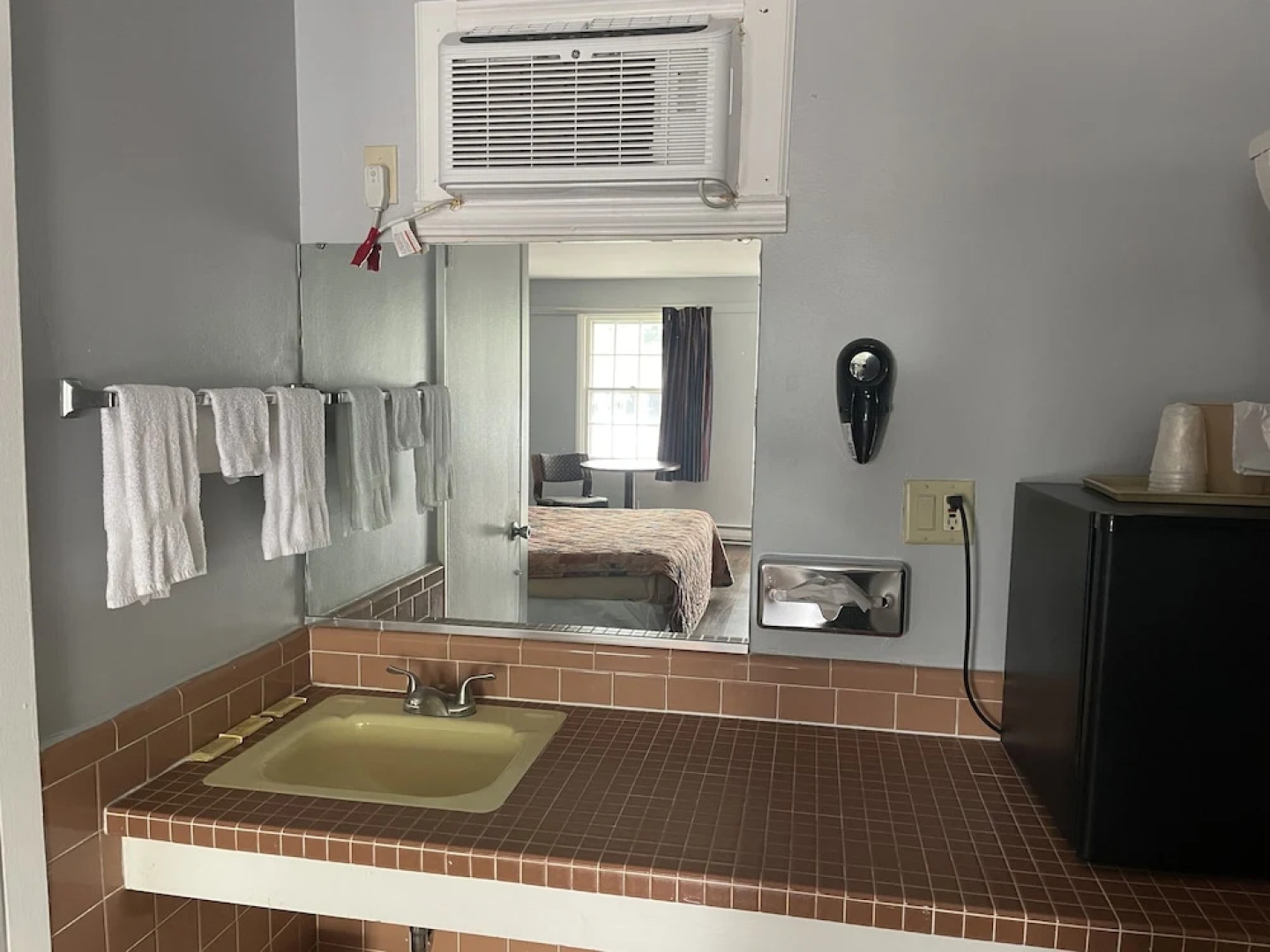 Budget Host Three Crowns Motor Lodge