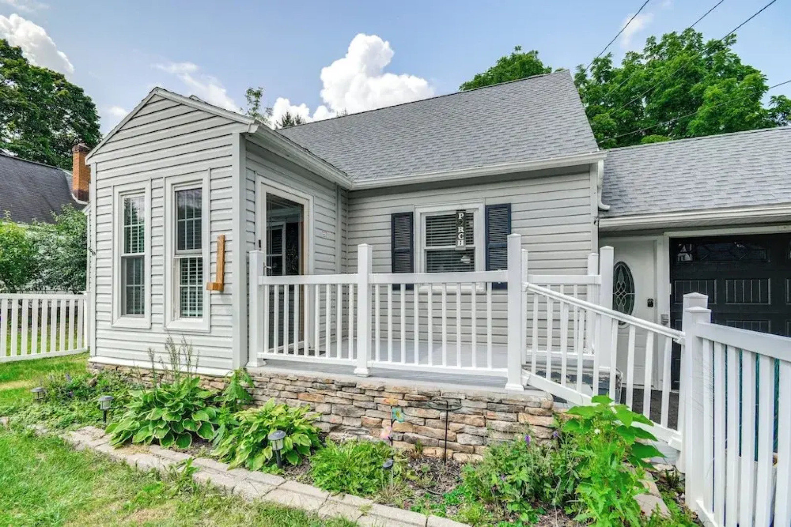 3 Mi to Dtwn Syracuse: Home w/ Fenced Yard!