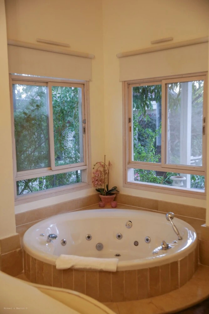 The White Cabins - Home