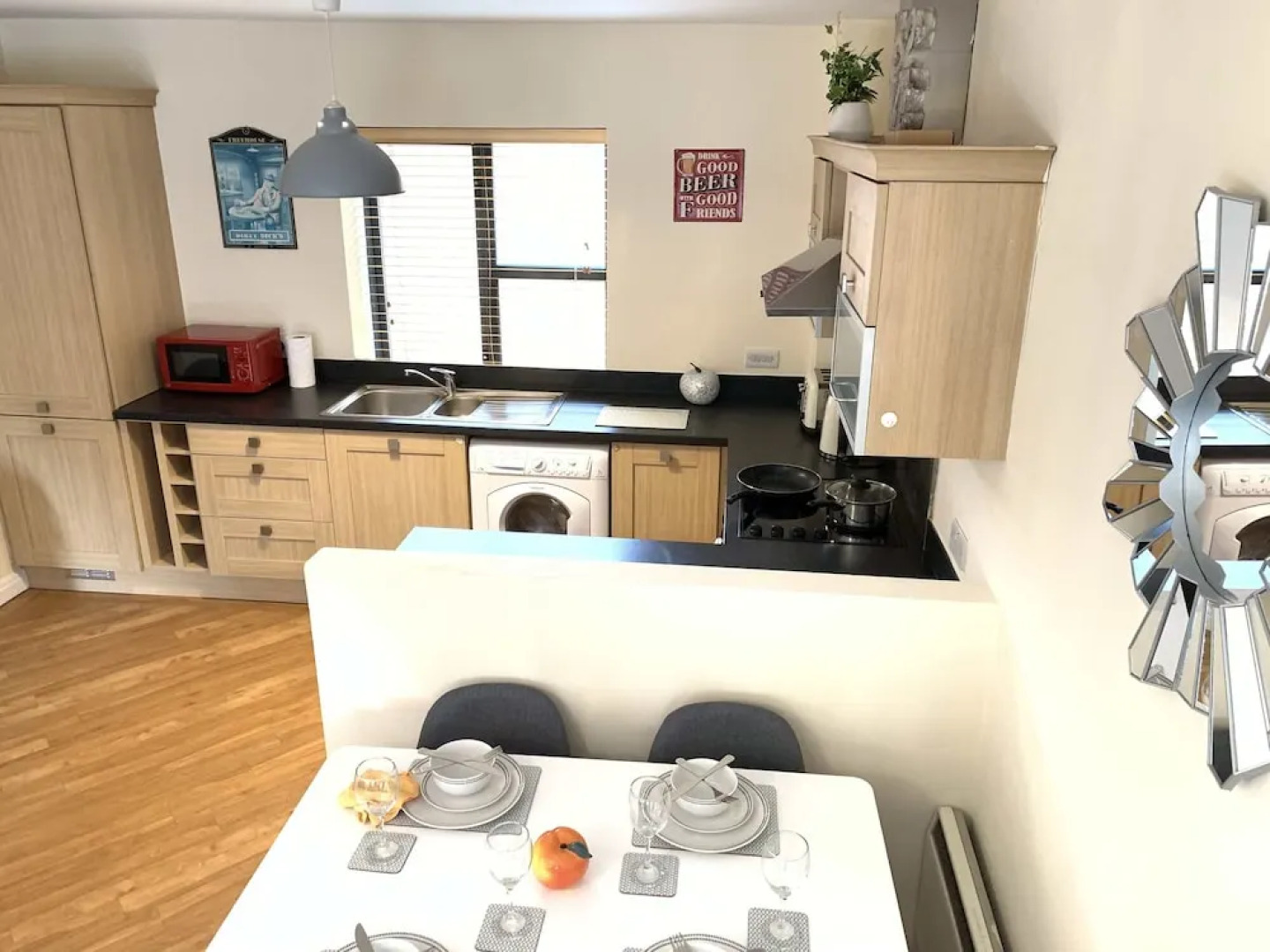 Grand Central, Melton Court