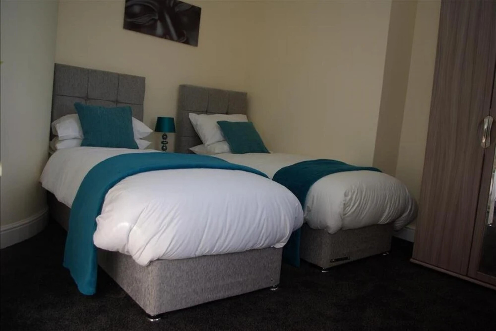 The Roaches Suite - Premier Serviced Accommodation