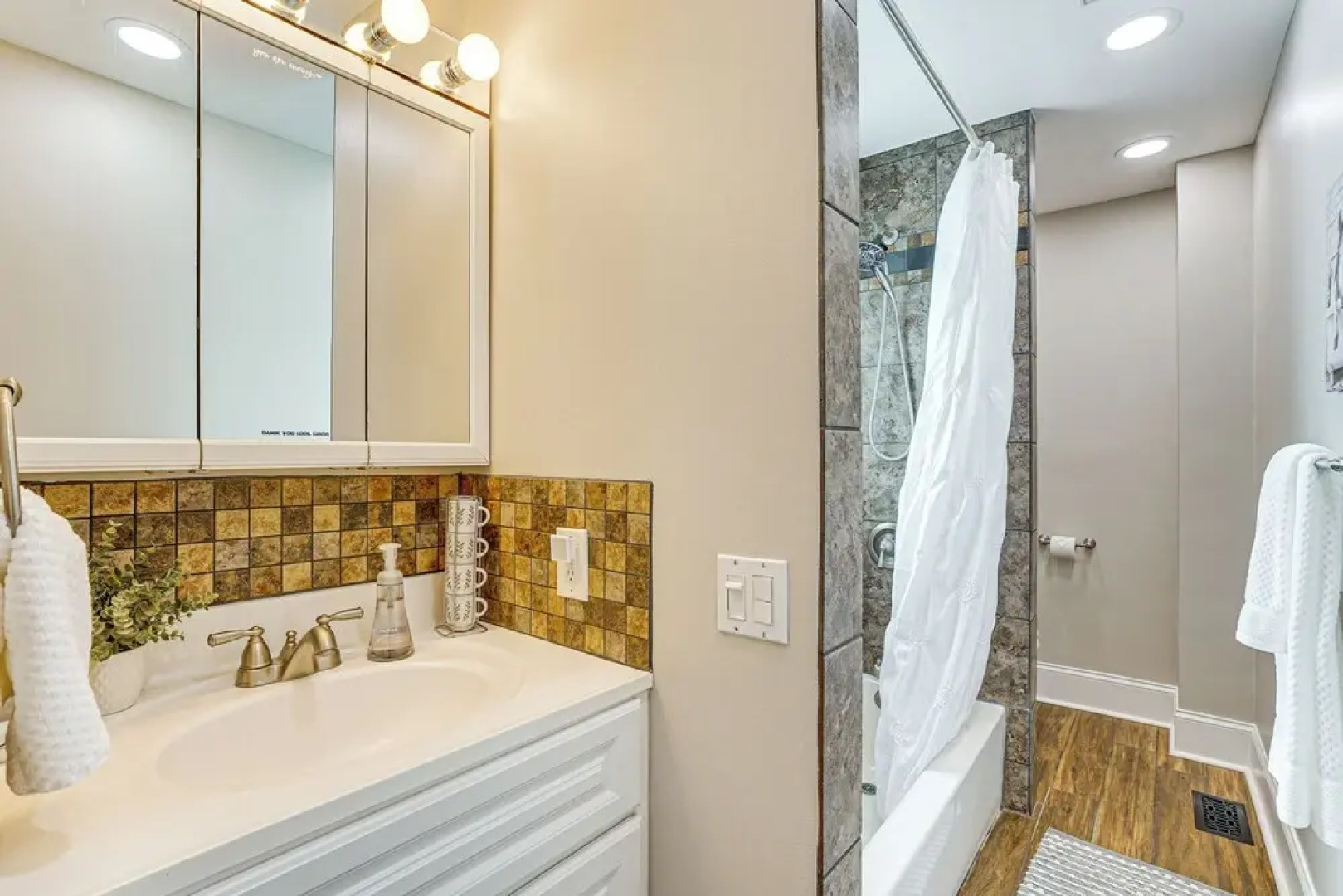 Home w/ Fenced Backyard, 6 Mi to Dtwn Louisville!