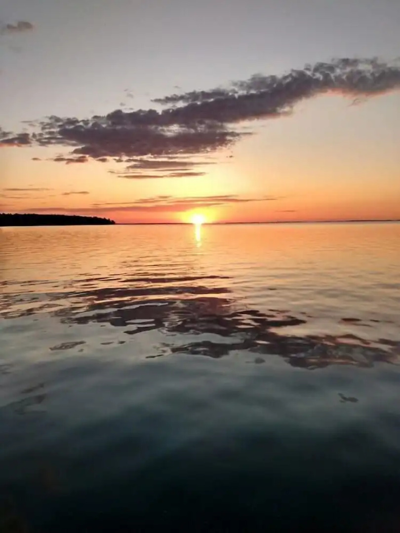 The Washburn Inn - On the Lake