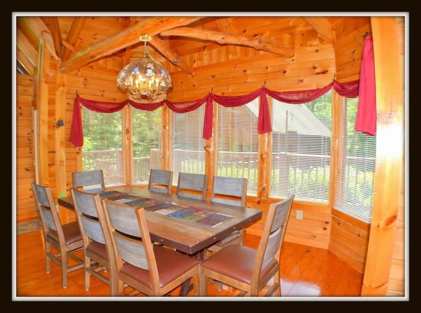 Steele Away 3 Bedroom Cabin by RedAwning