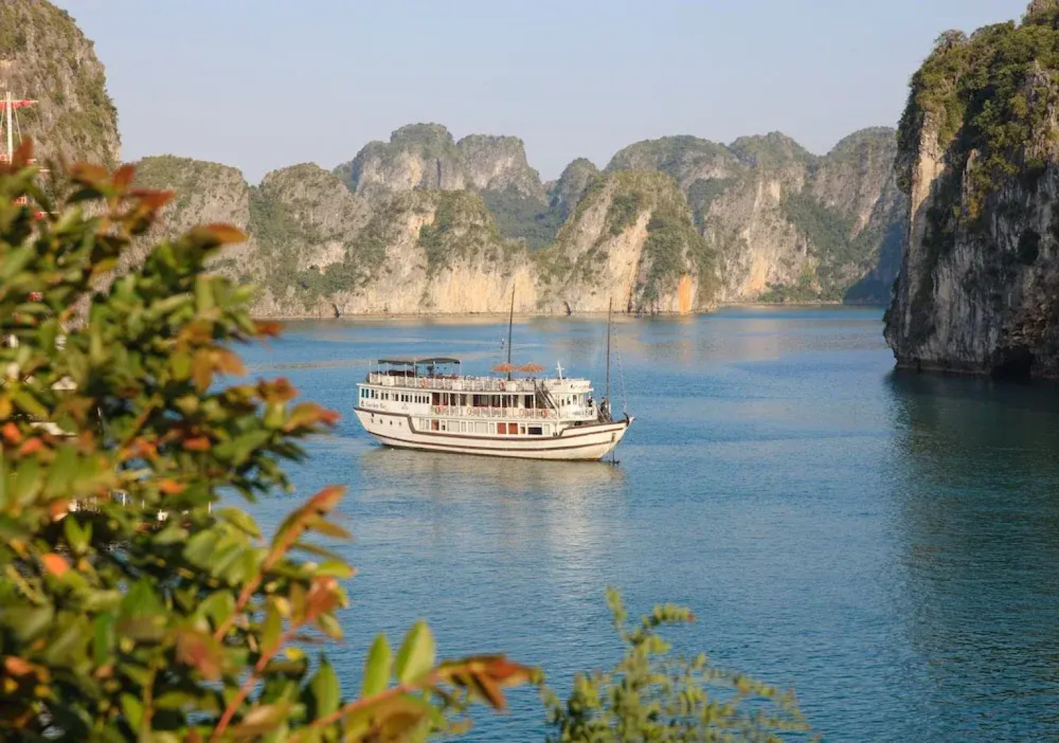 Garden Bay Luxury Cruise