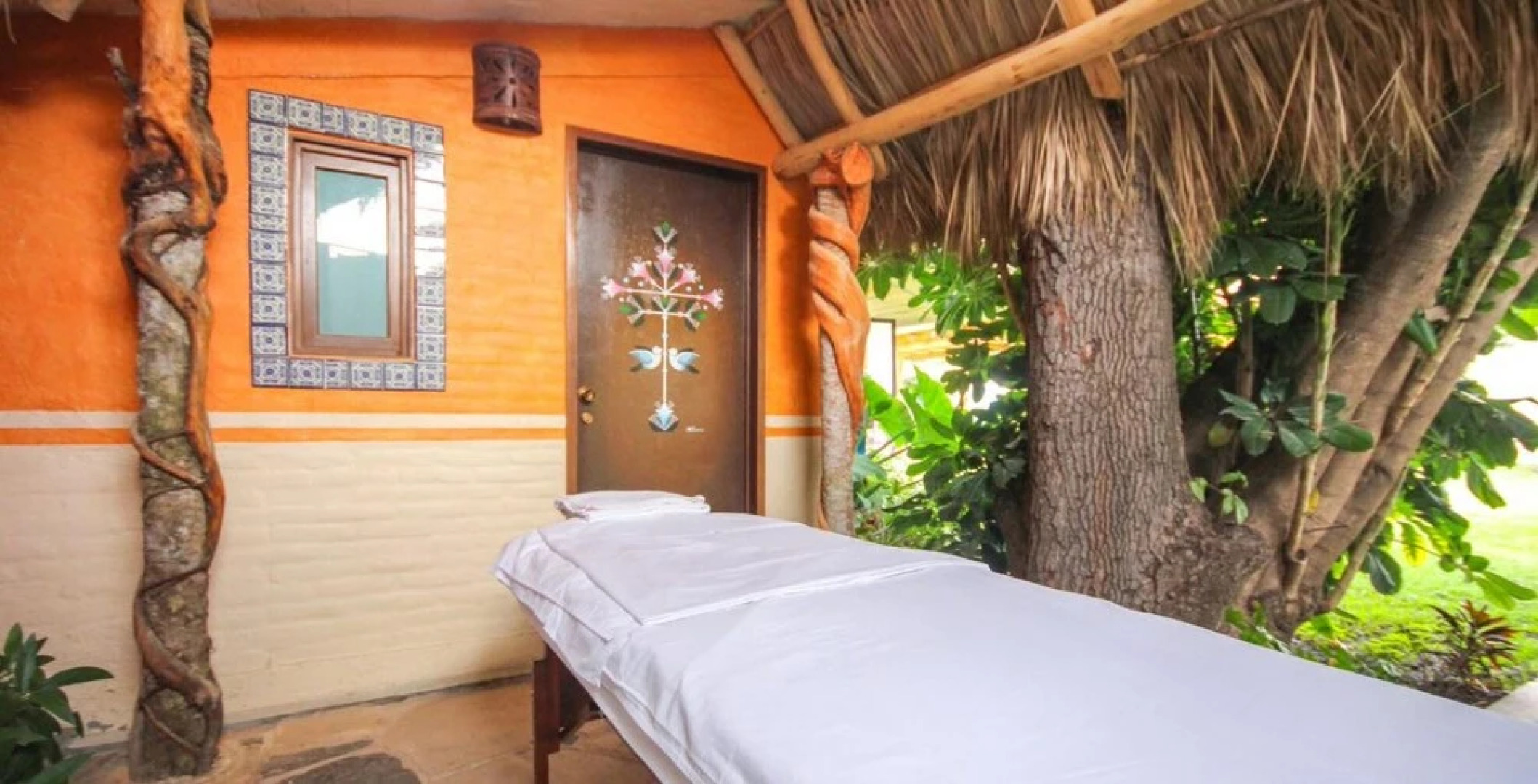 Charming 1 Bedroom Hotel With Pool View