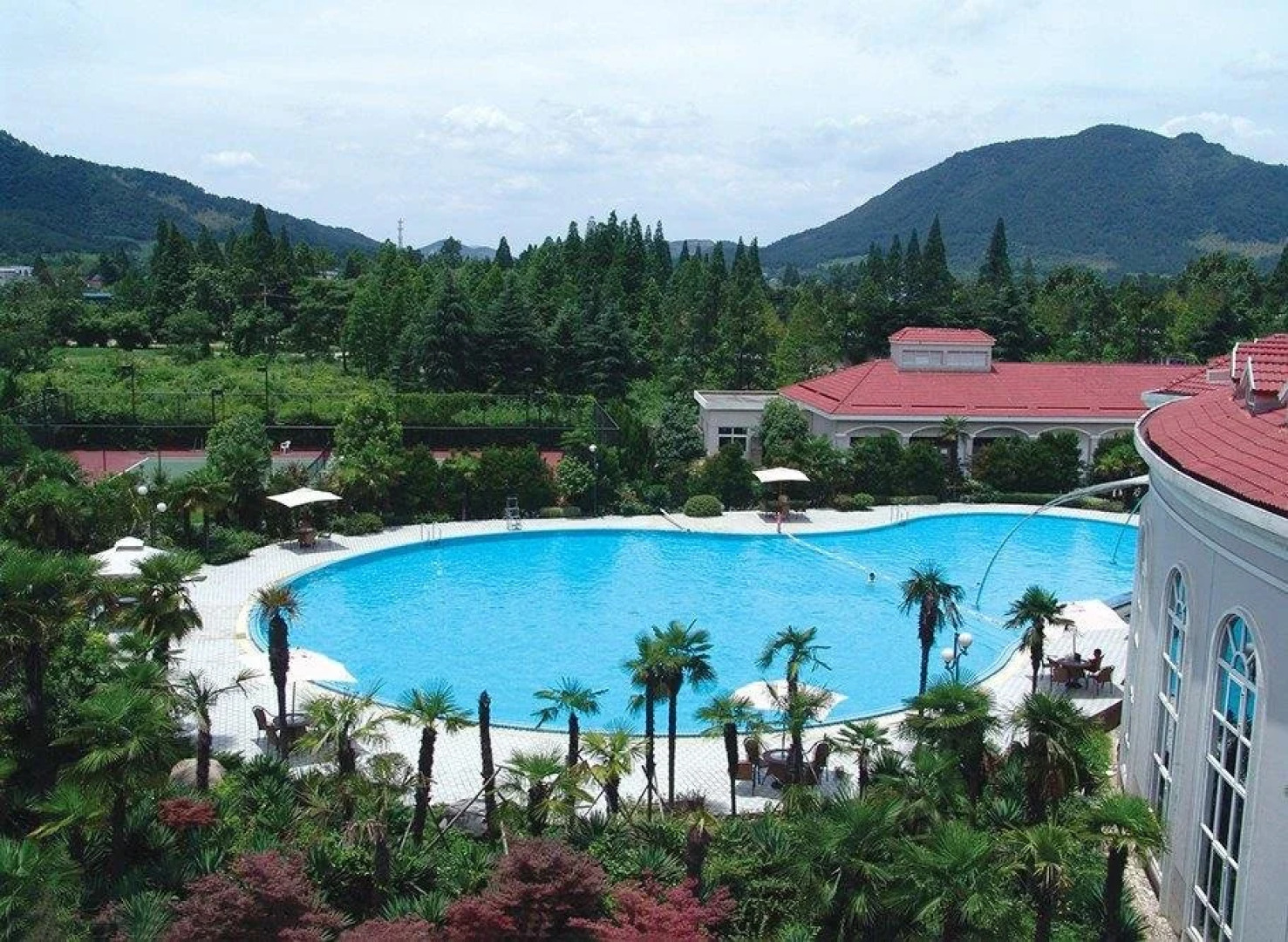 Sunny Holiday Resort