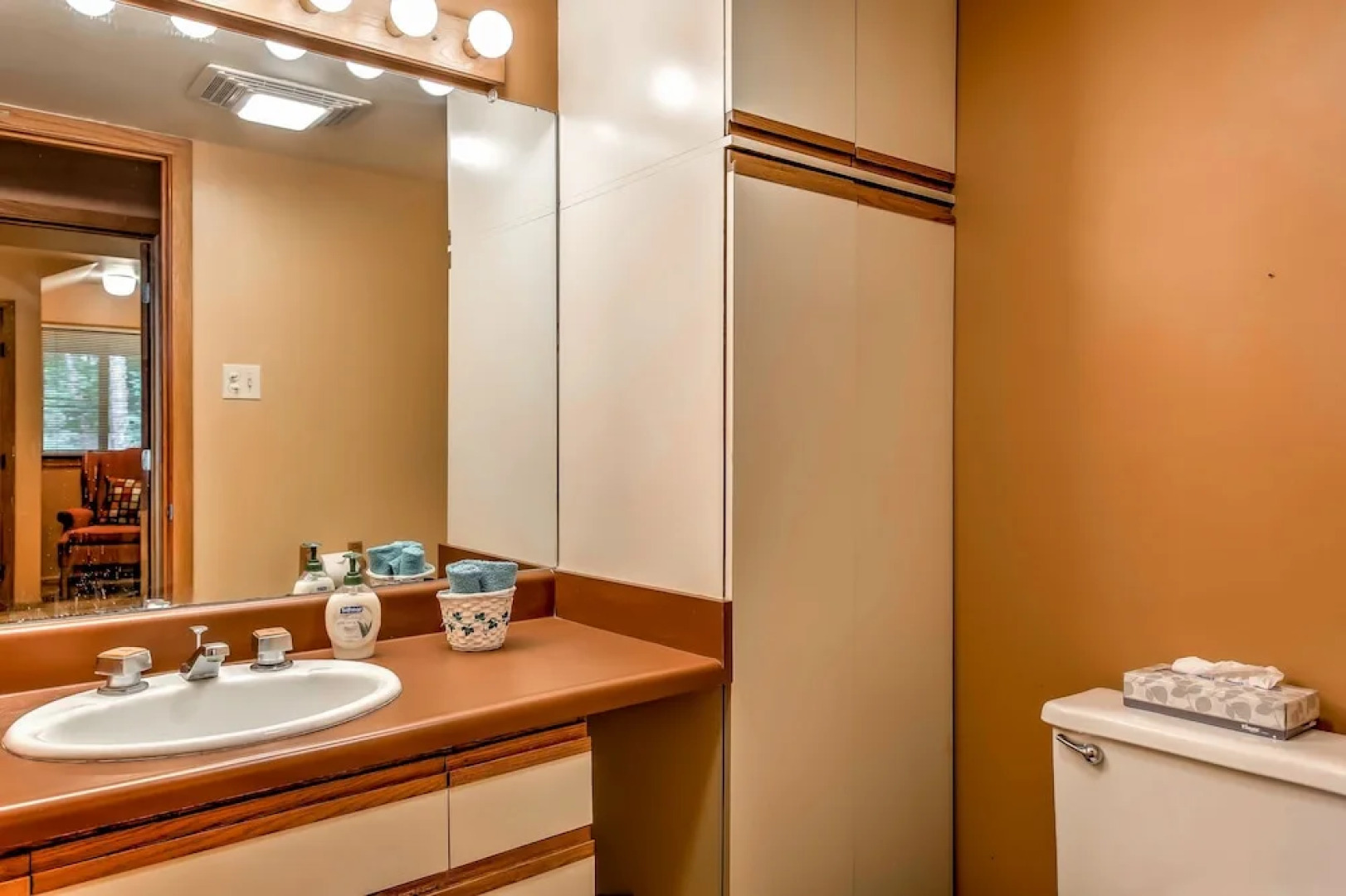 438midsu 4 Bedroom Home