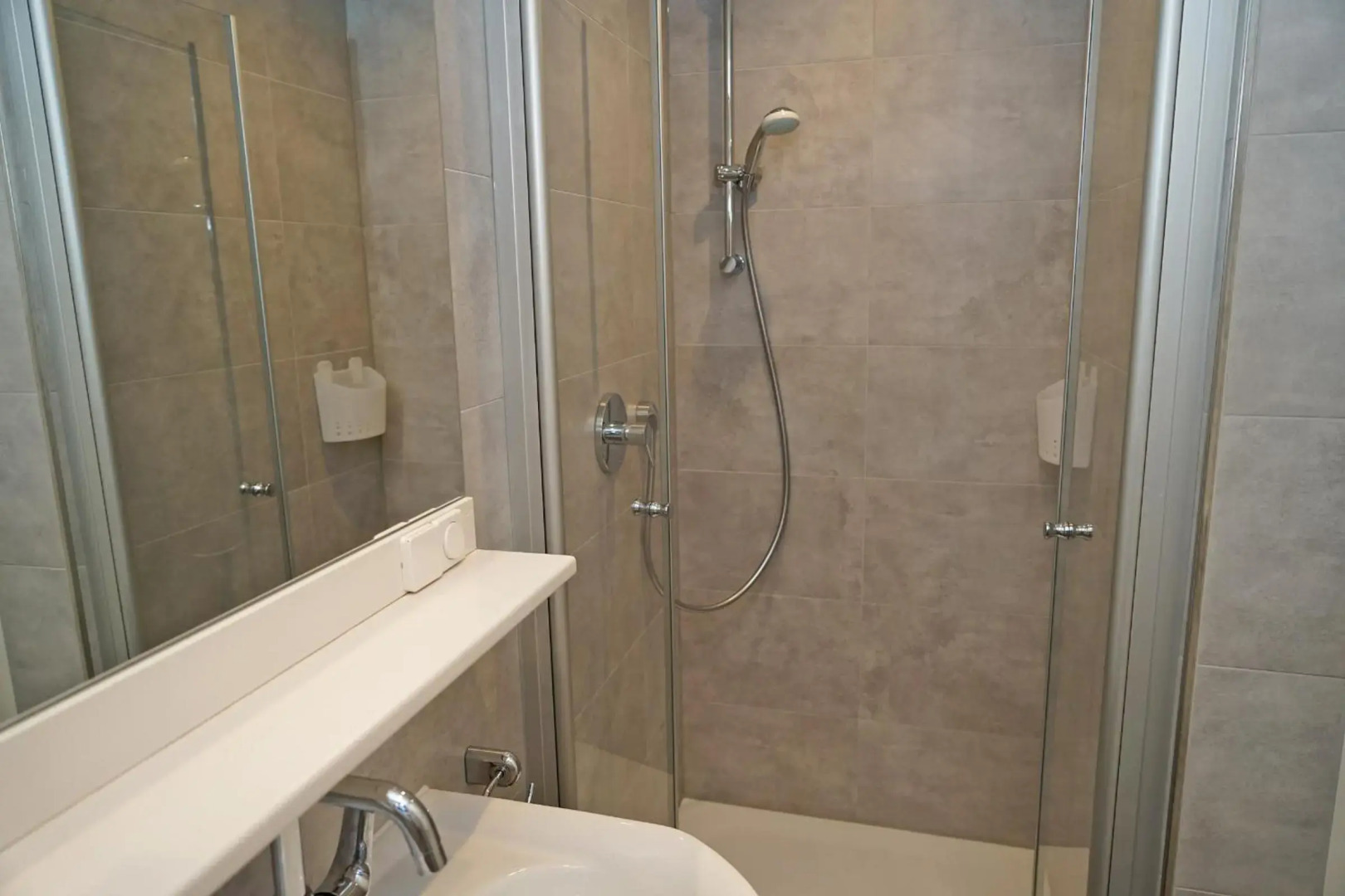 Zeltdachhaus _ grosse Terrasse _ m