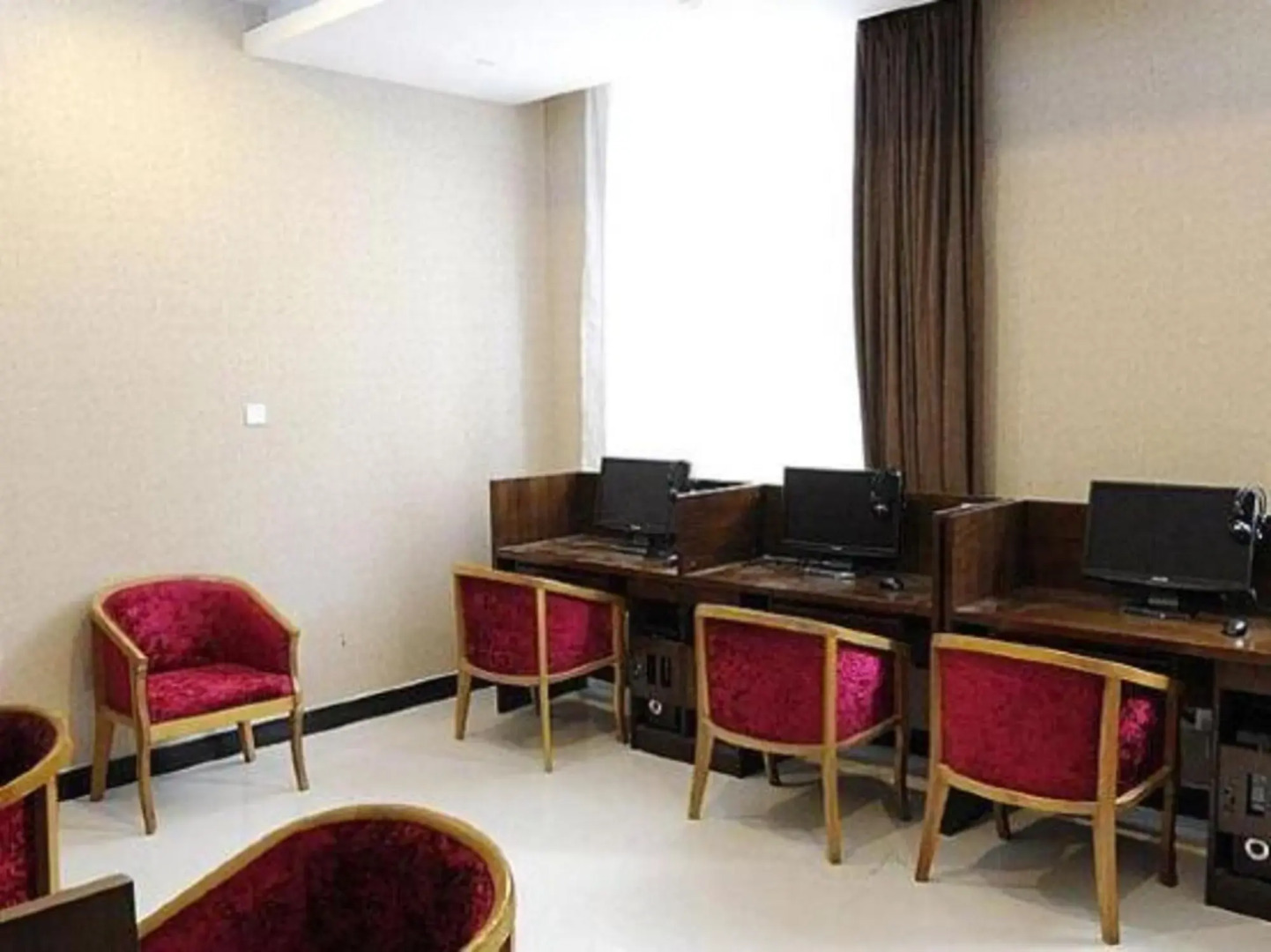 Shengjing Yijia Hotel