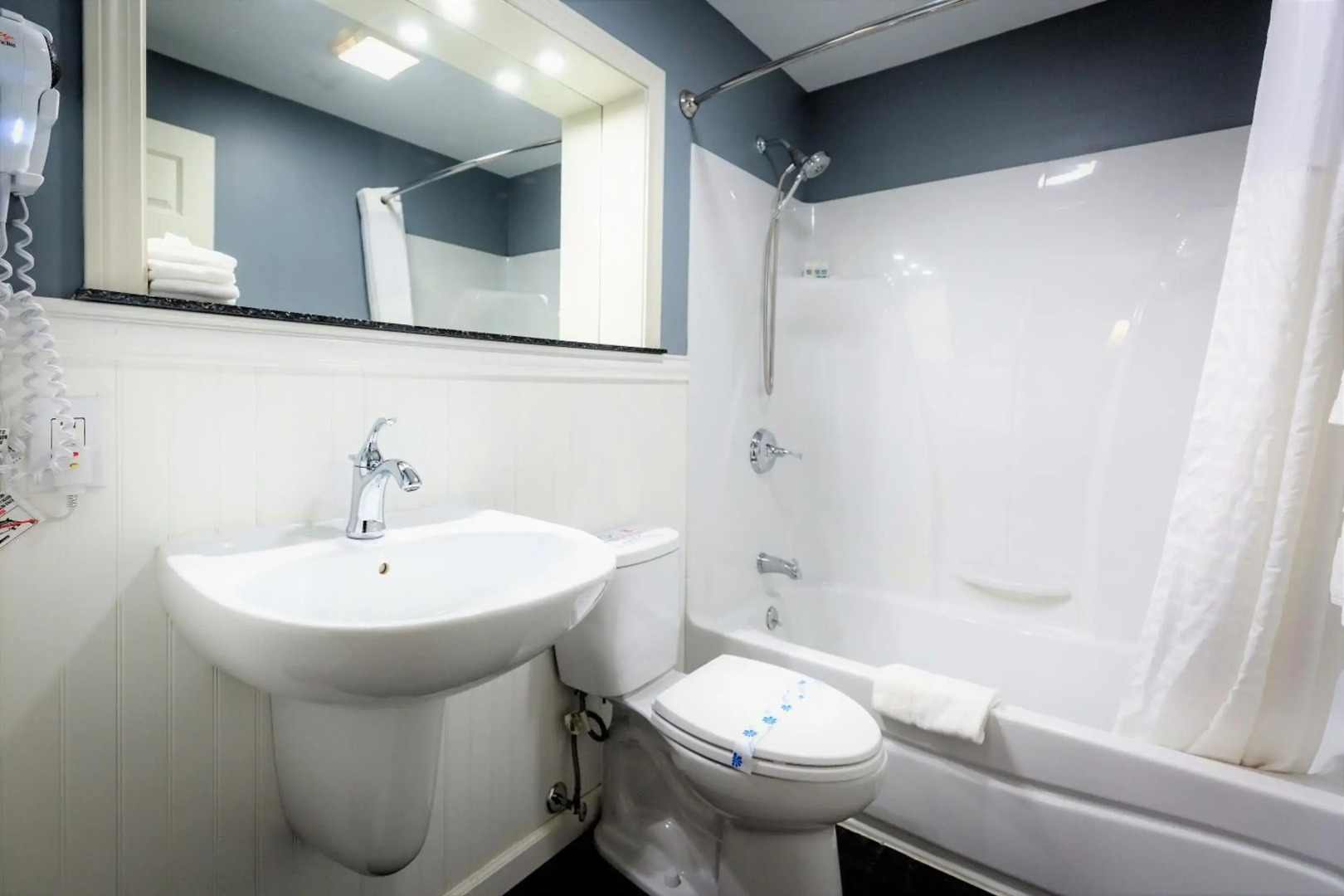 Mt Madison Inn & Suites