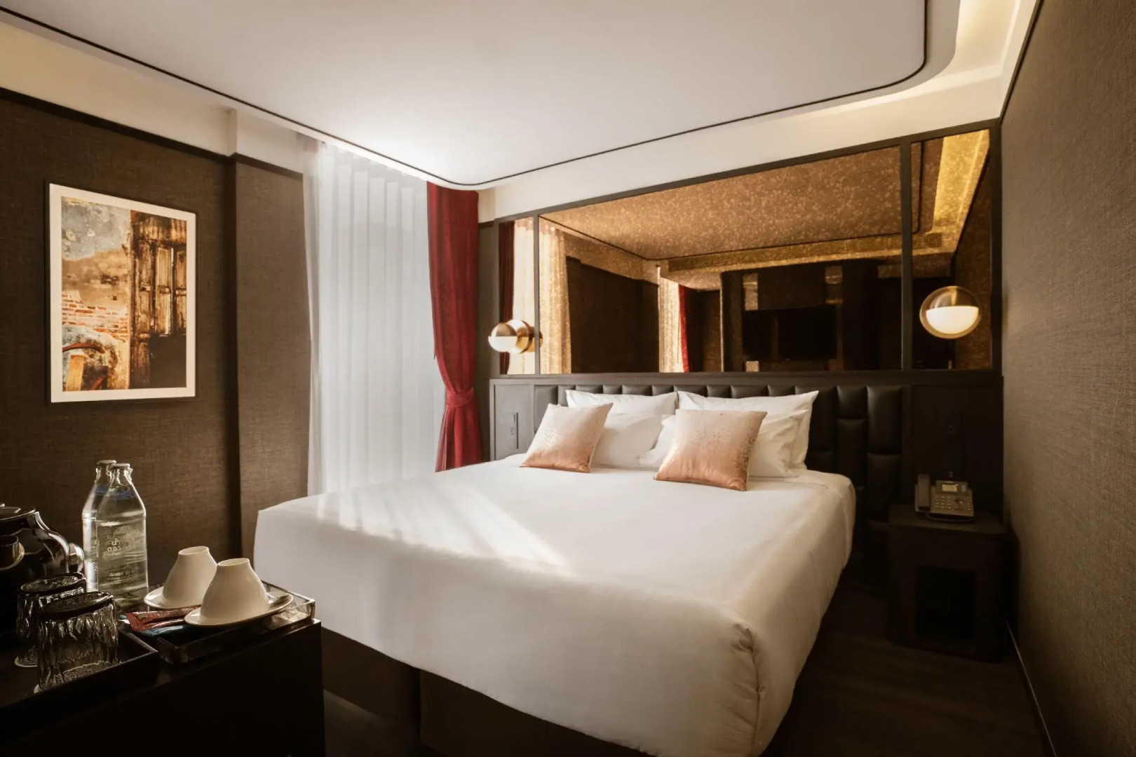 The Gravitique Hotel Khaosan