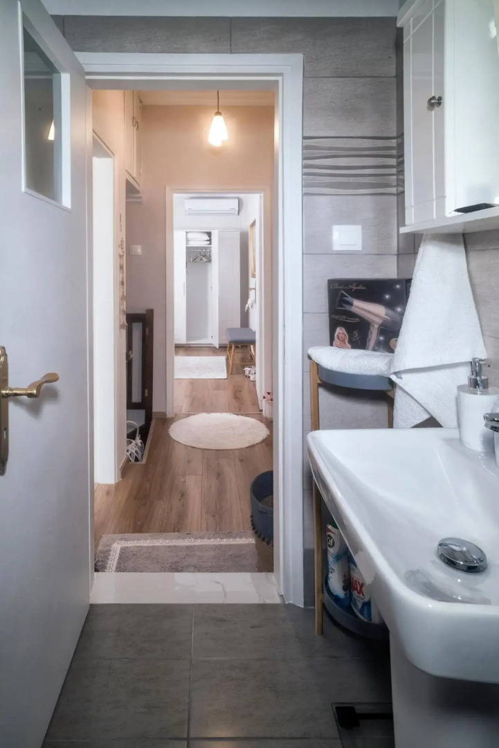 Mary's Dreamy Maisonette