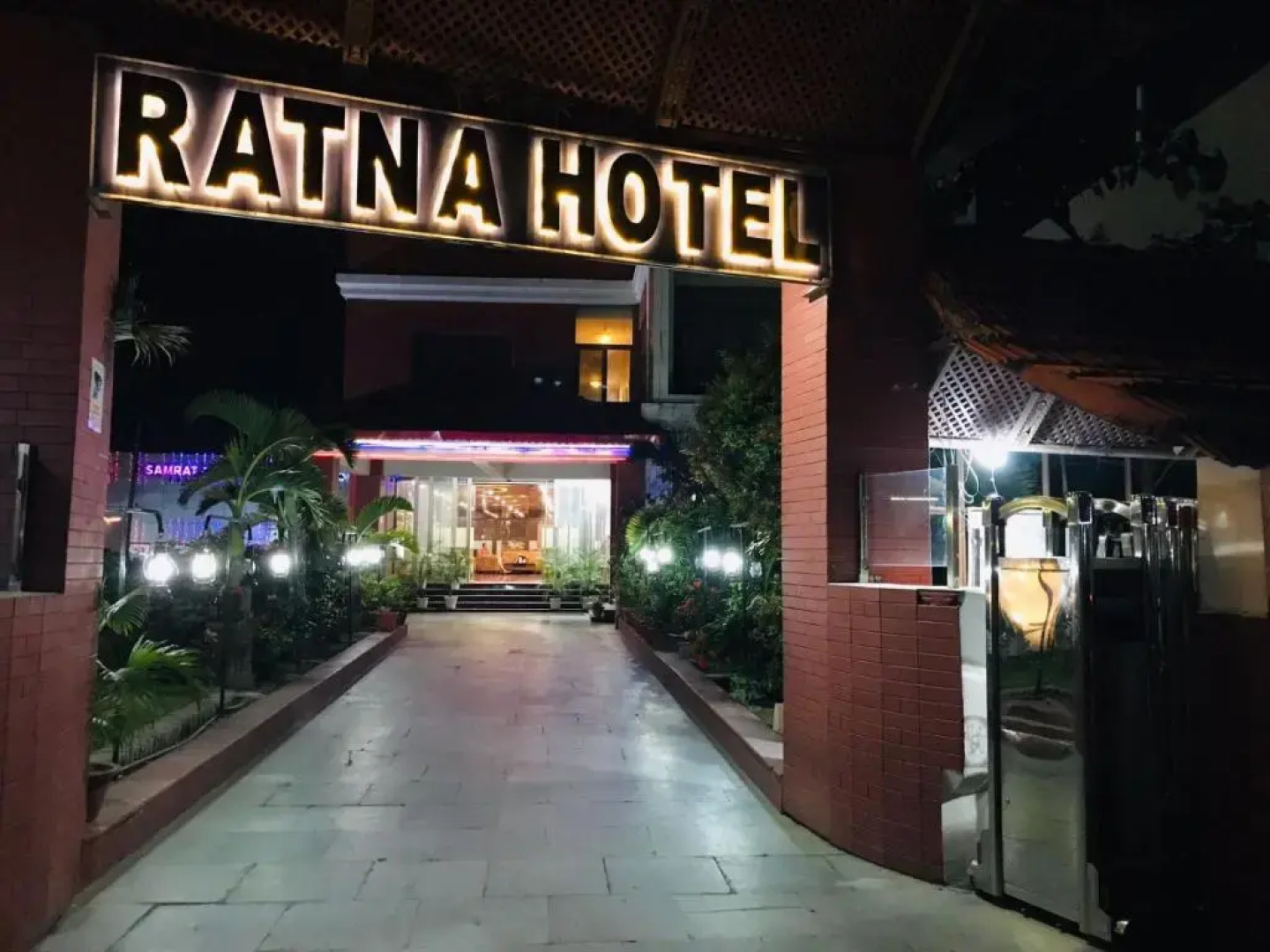 Ratna Hotel