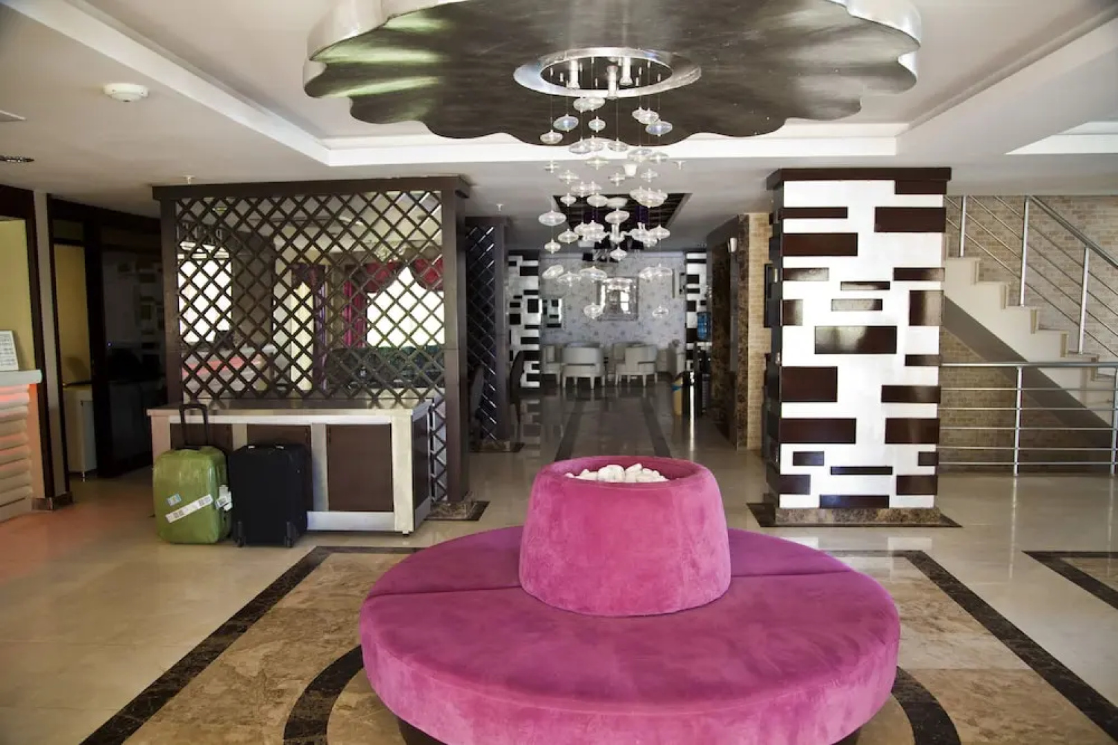 Adella Side Hotel