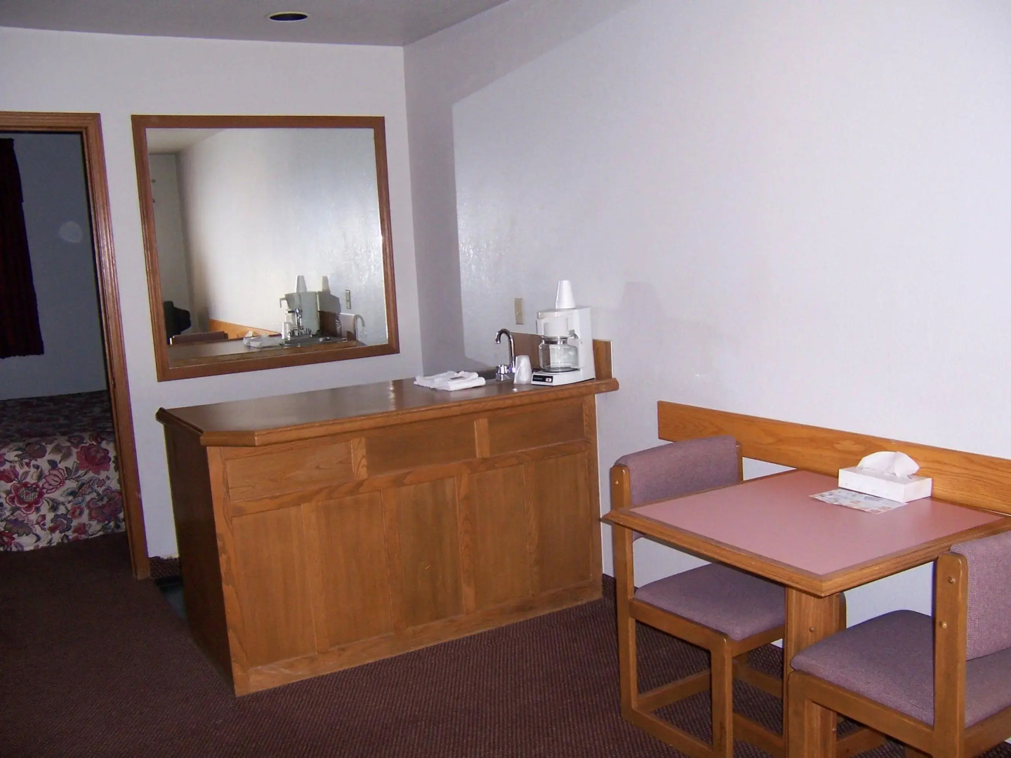 Oak Hill Inn & Suites