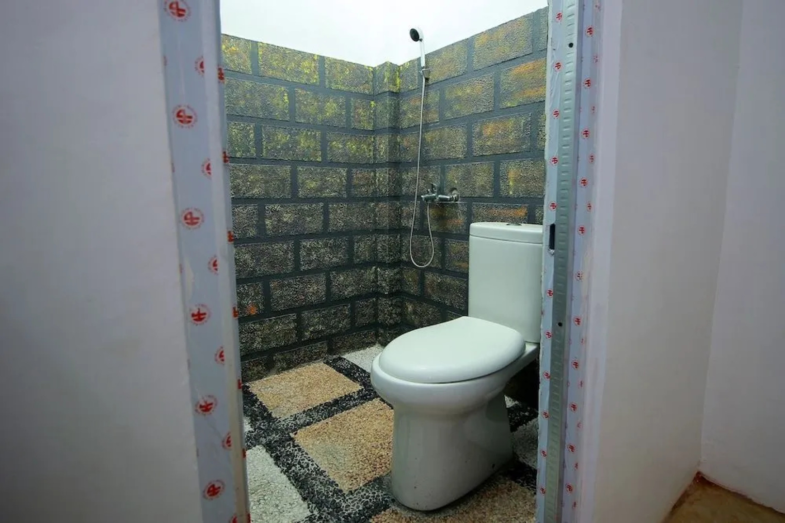 OYO 1981 Unib Kostel