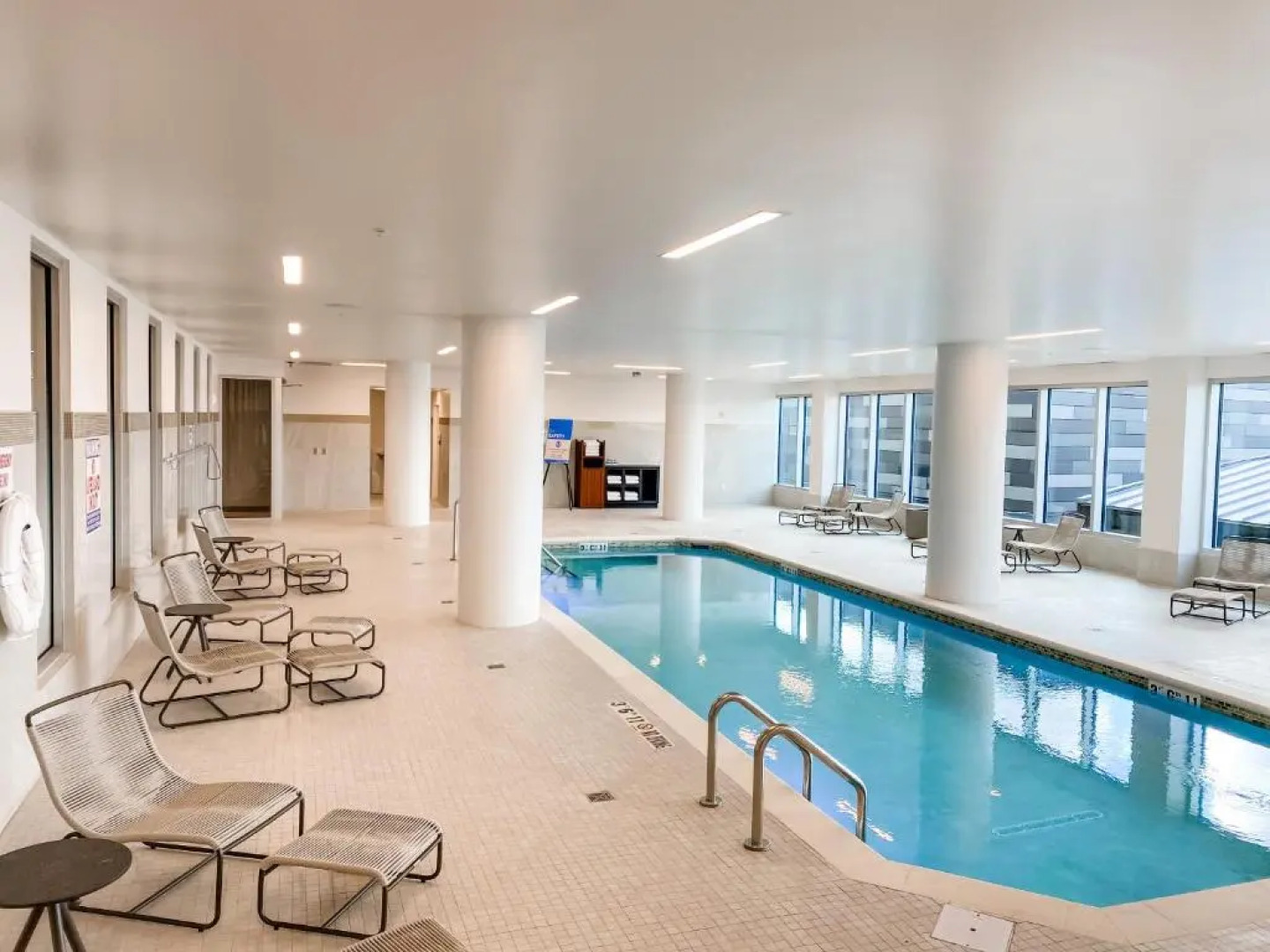 Omni Viking Lakes Hotel