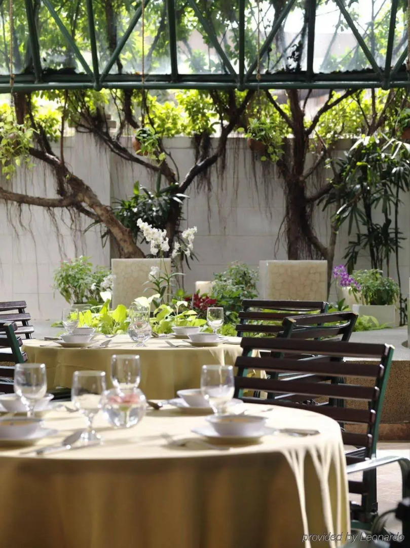 Ambassador Row Hotel Suites by Lanson Place