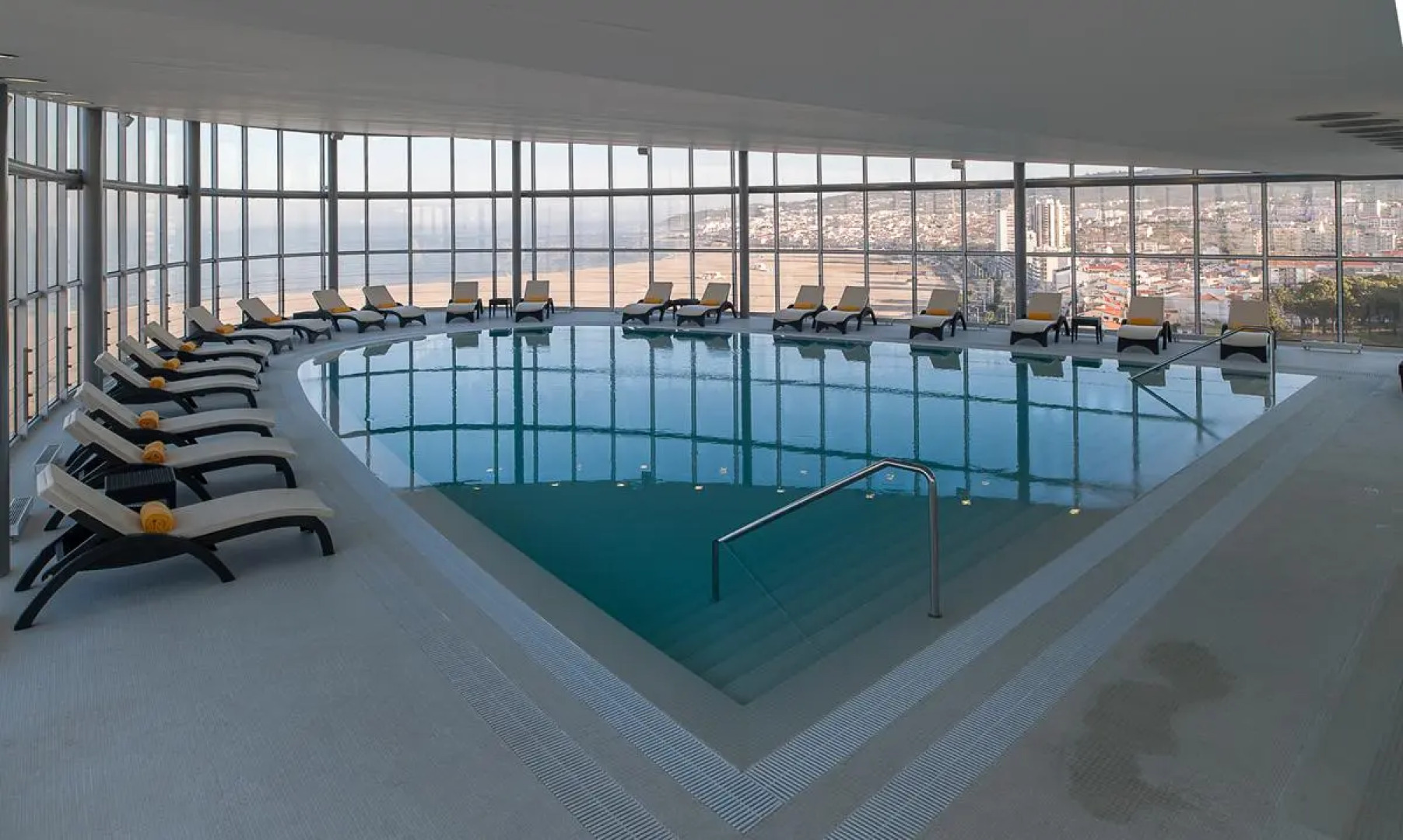 Eurostars Oasis Plaza Hotel