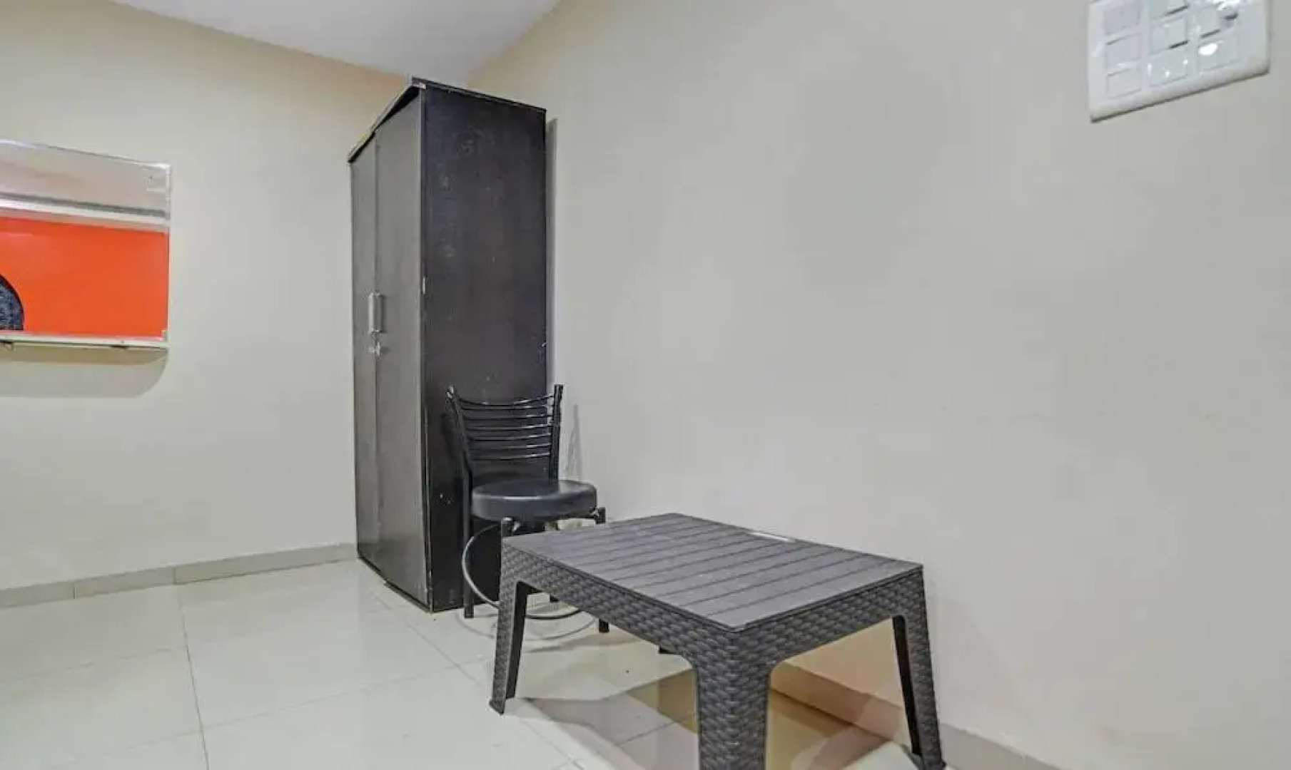 Hotel White House by OYO Rooms