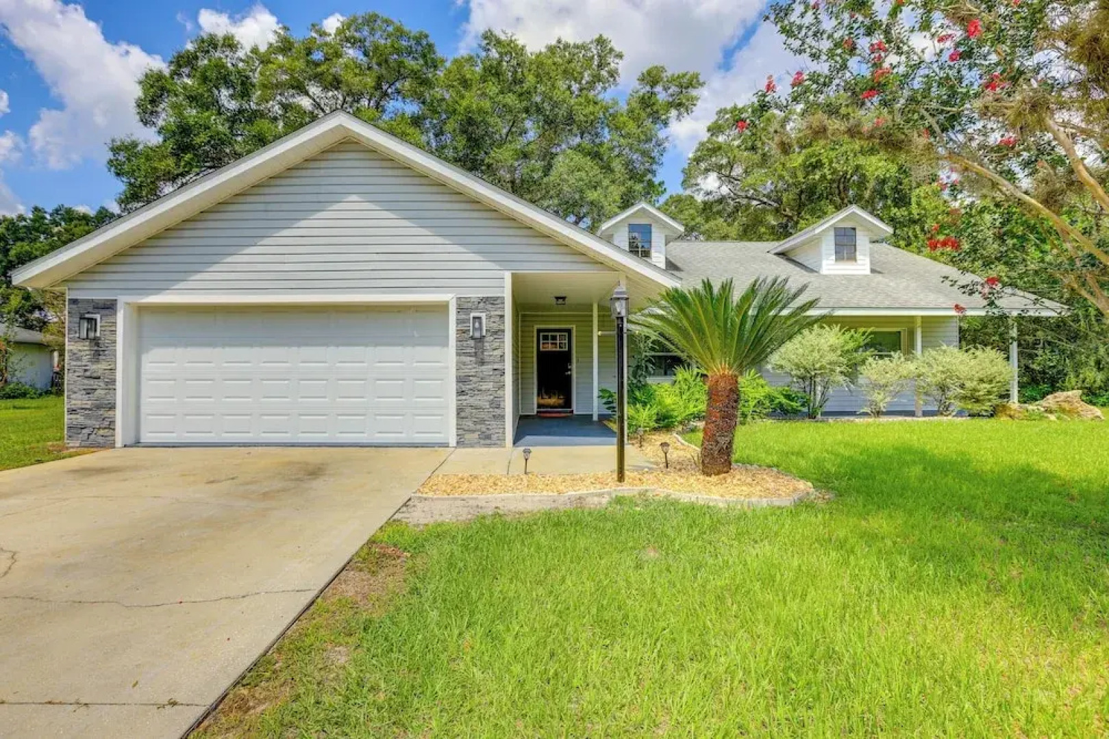 Modern Ocala Oasis w/ Fire Pit + Gas Grill!