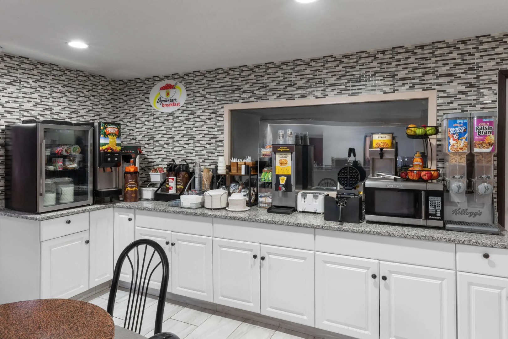 Super 8 by Wyndham Rock Port MO