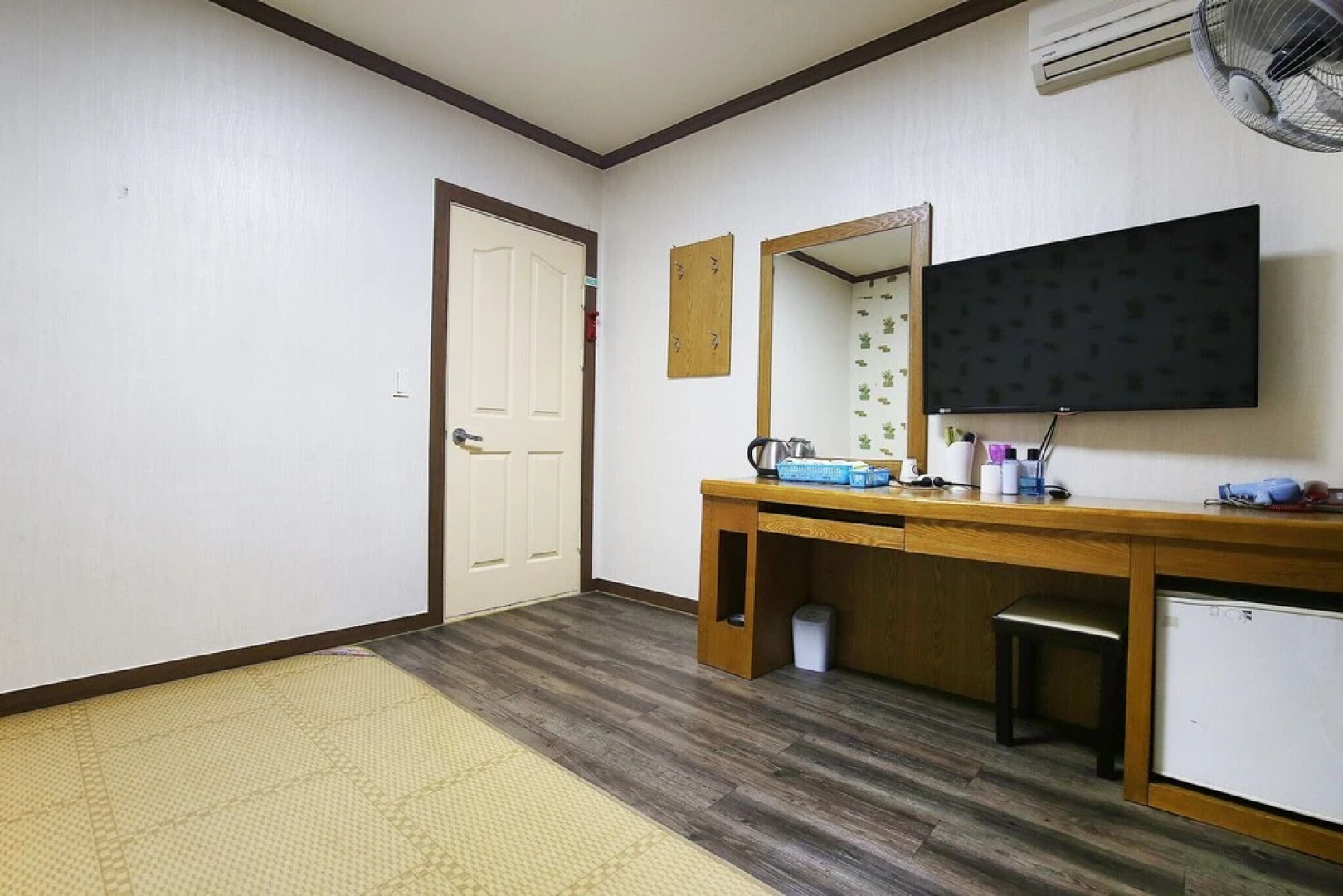 Nonsan Hwangje Motel