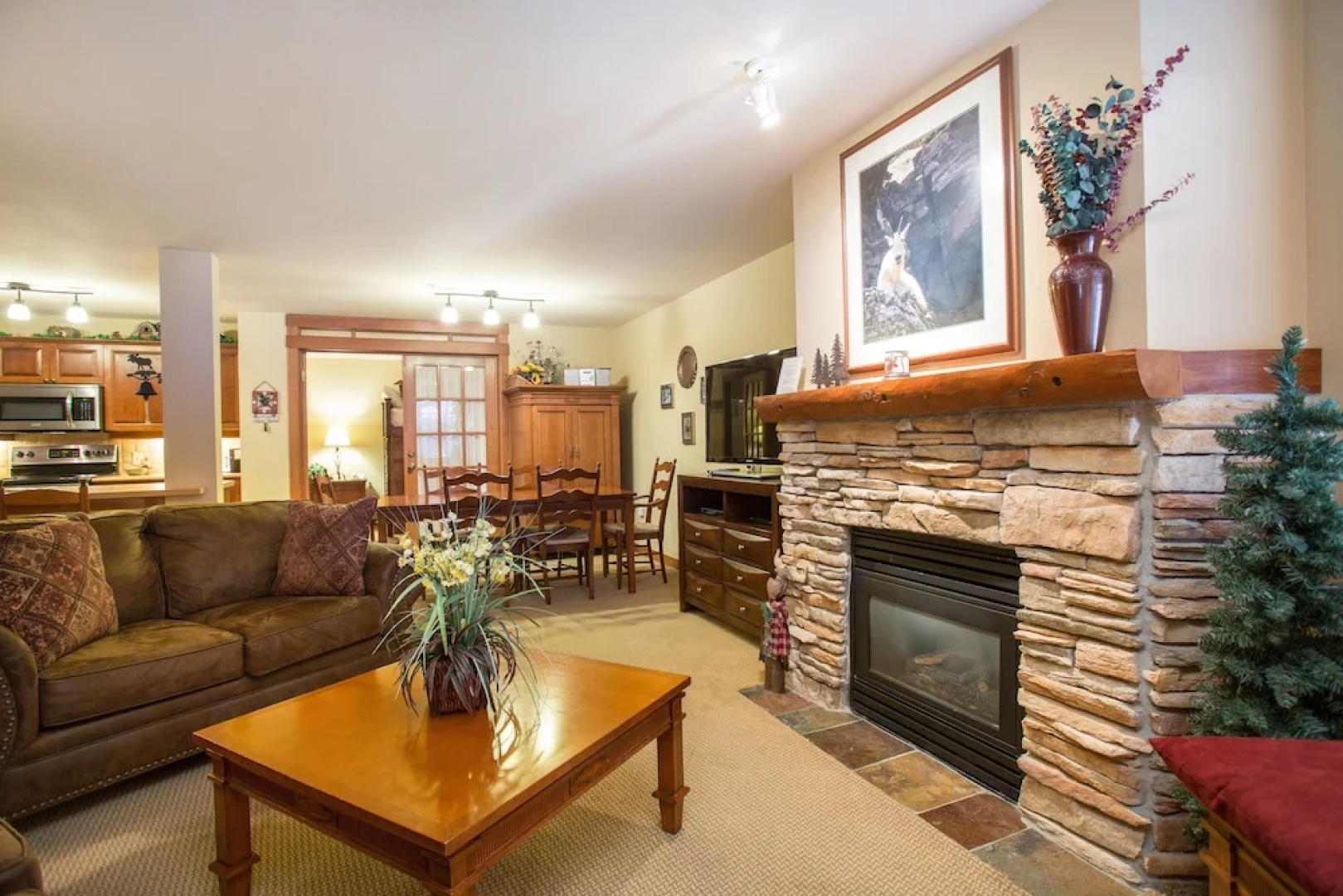 3306 - One Bedroom + Den Deluxe Powderhorn Lodge 1 Condo by RedAwning