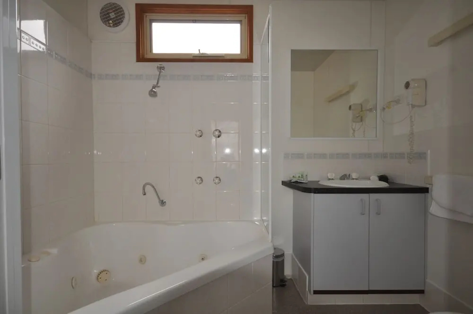 Dylene Caravan Park - 2 Br Family Cabin With Air