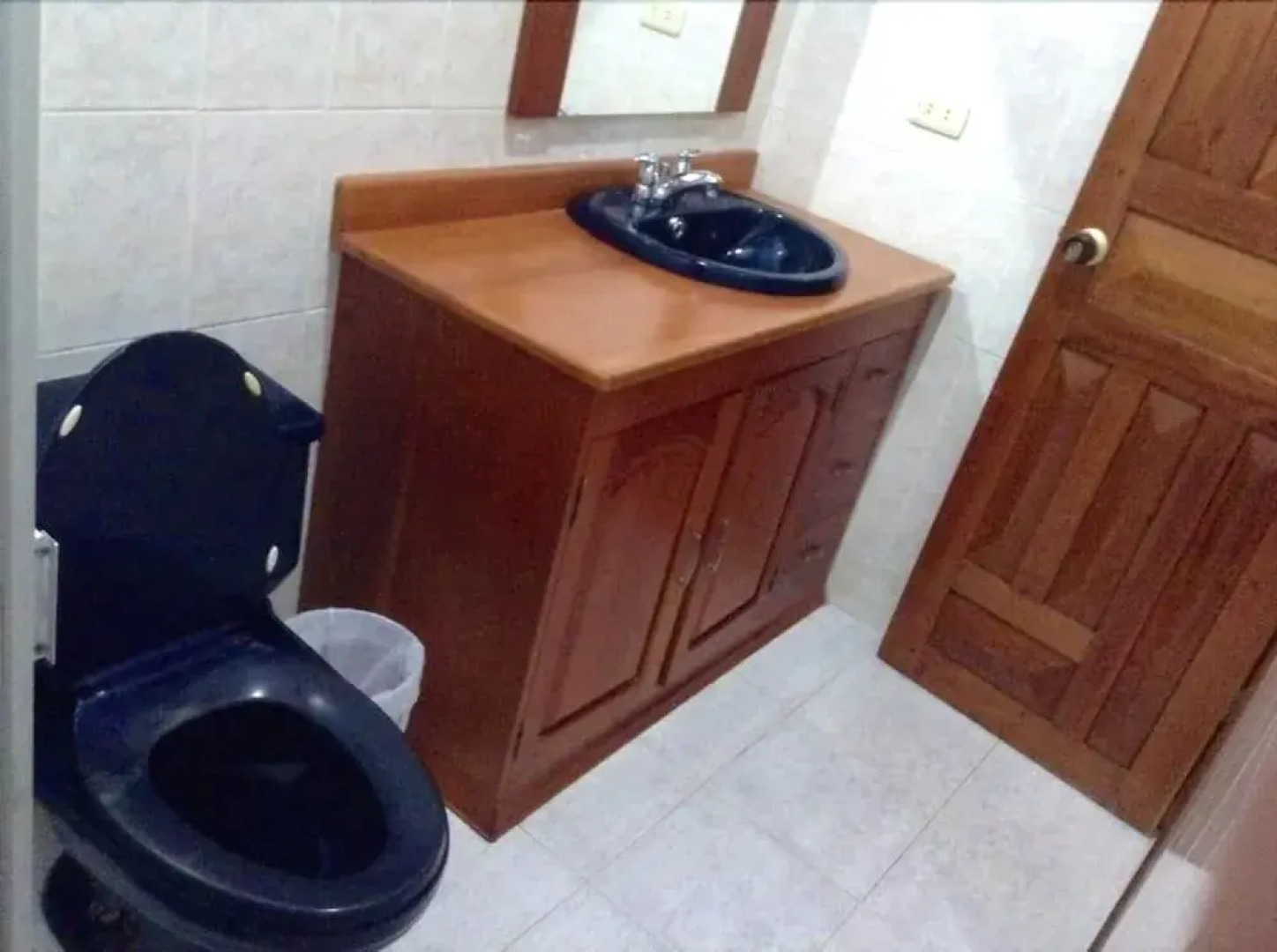 Leticias Guest House - Hostel