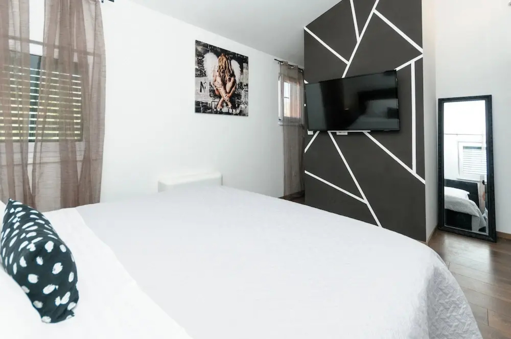 Luxury Villa With Heated Pool, Terrace, and Outdoor Amenities for Relaxation