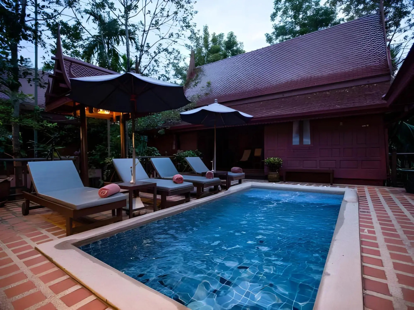 Baan Amphawa Resort & Spa