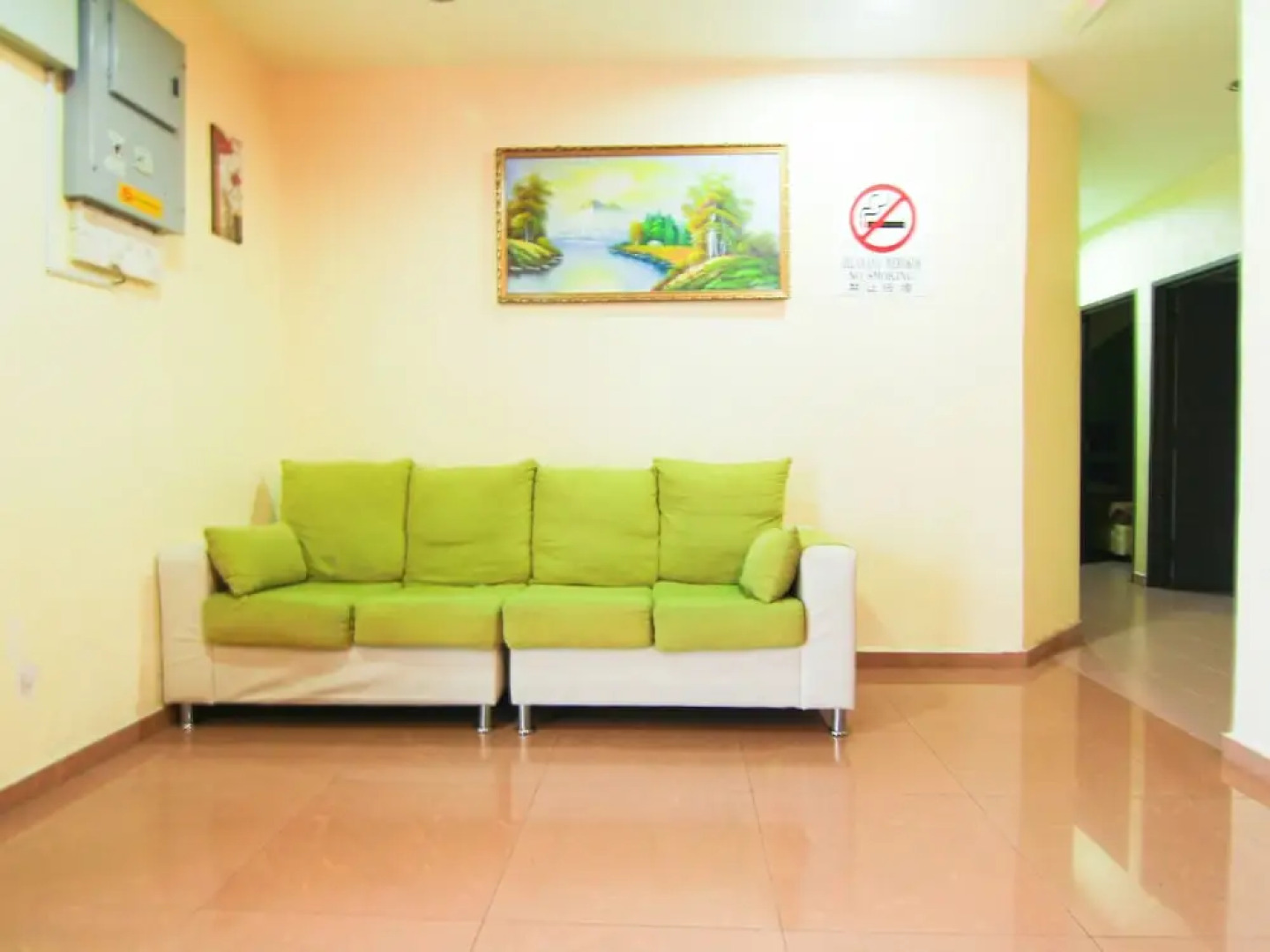 OYO 43962 Ezzy In Hotel