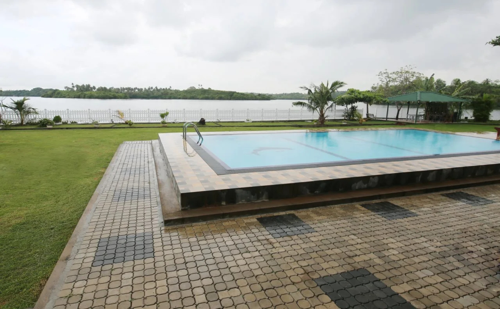 Sano Rich Lagoon Villa