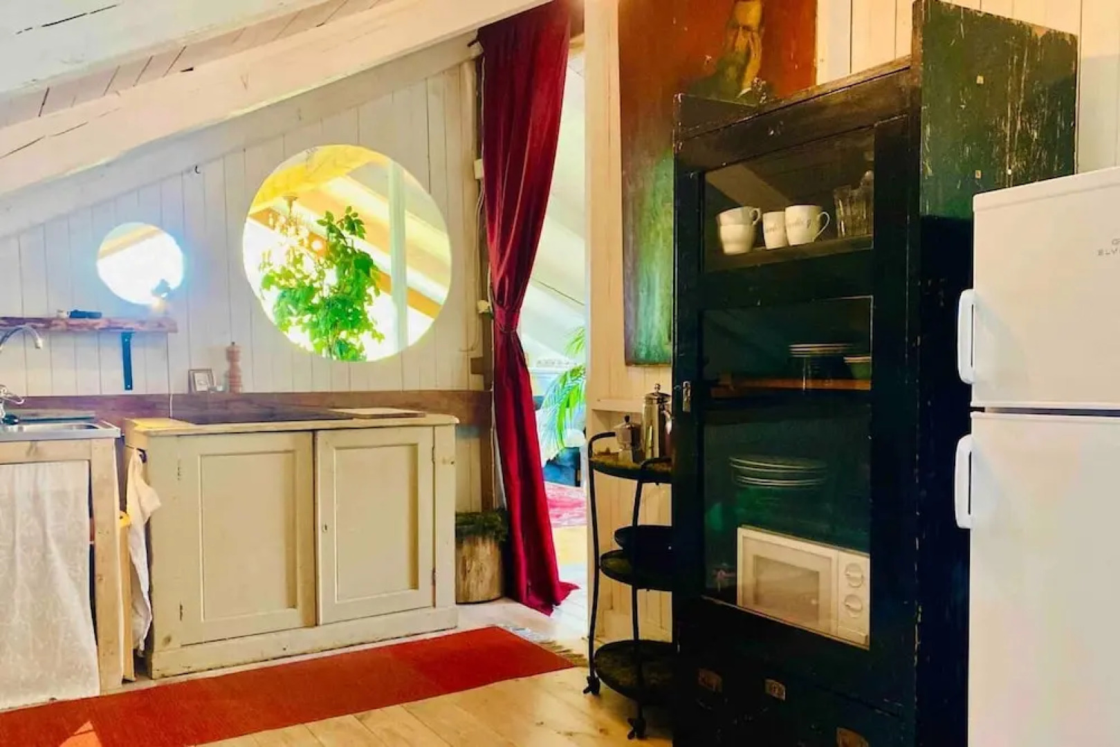 Romantic Spa Villa With Fireplace by the Lake