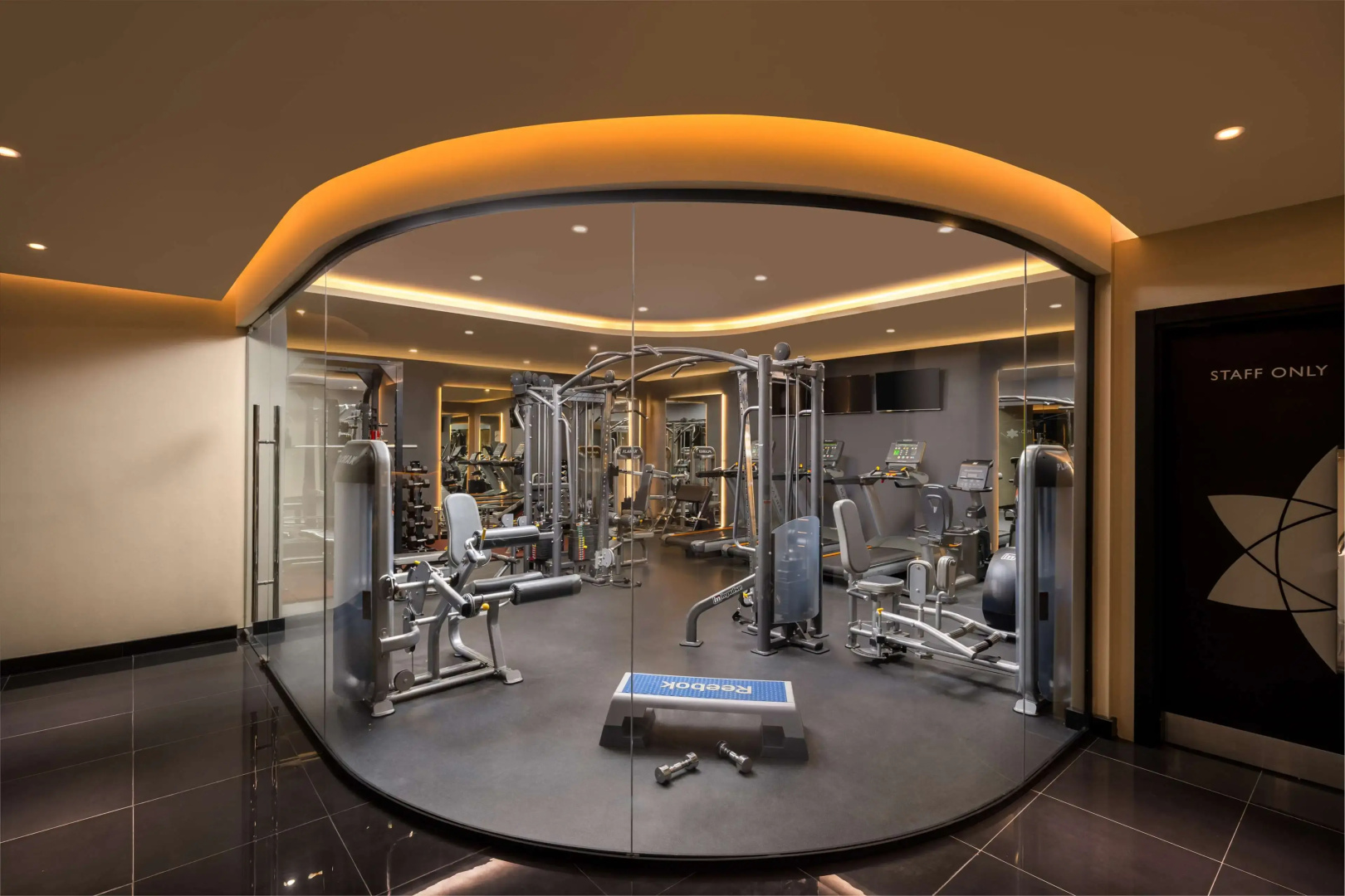 Отель Radisson Blu Leogrand