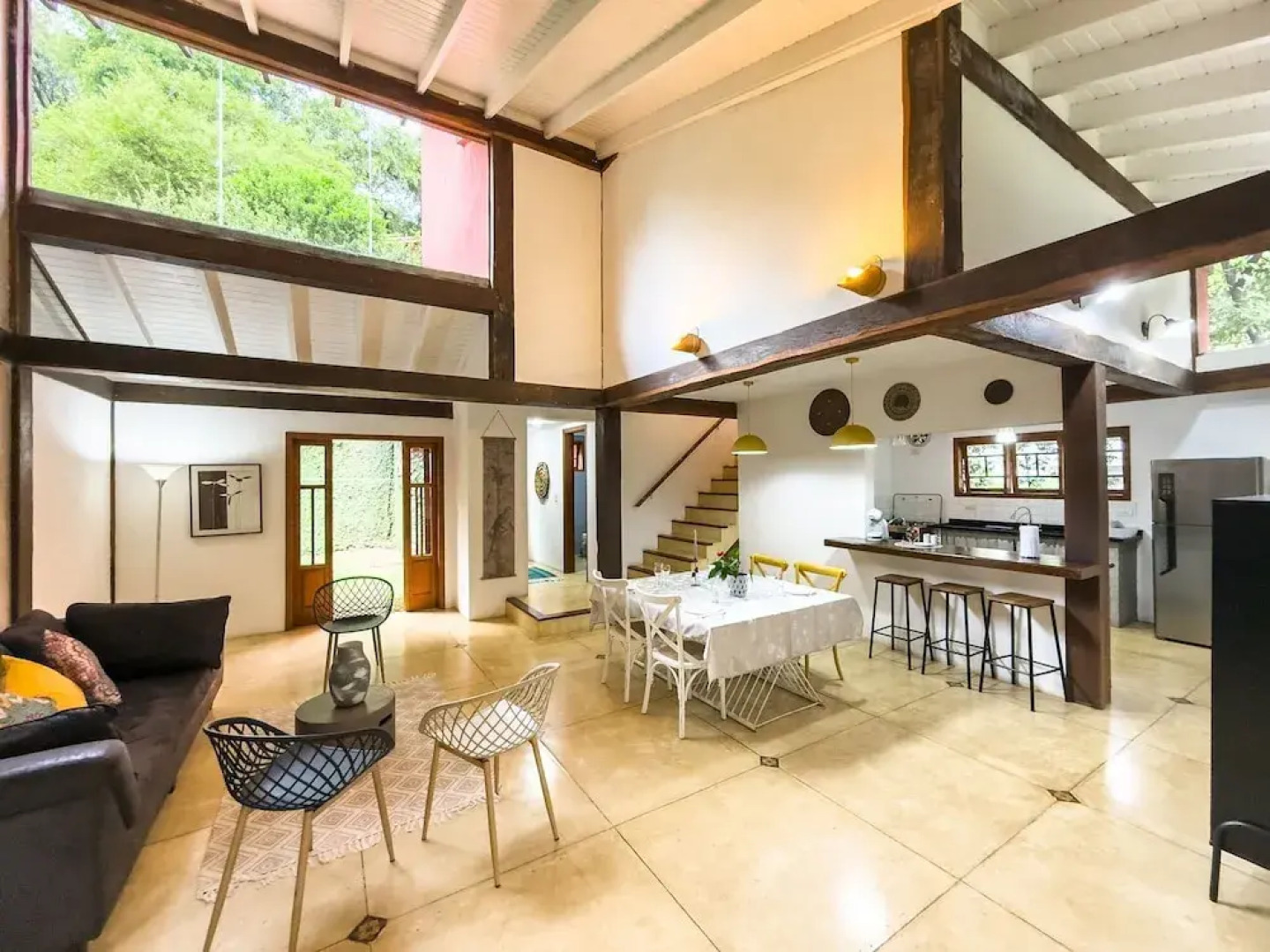 Casa com Piscina Privativa e Natureza – Granja Viana, São Paulo