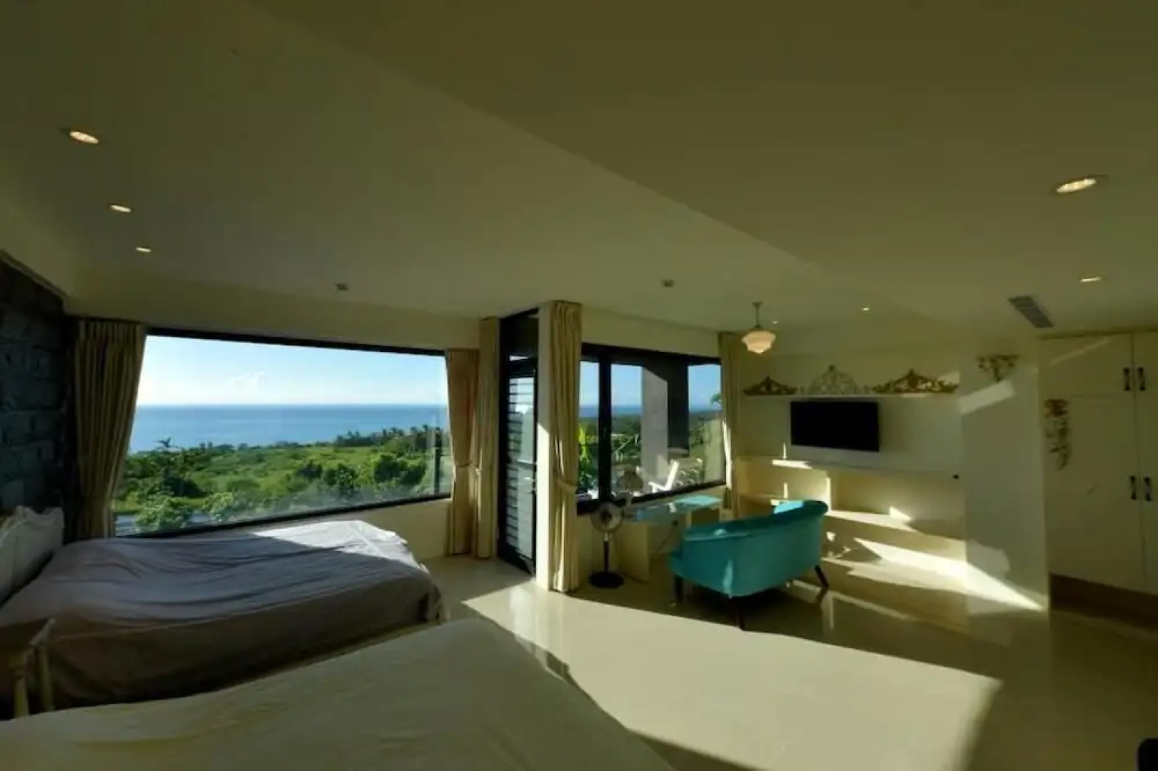 Sunlight Gallery landscape B&B