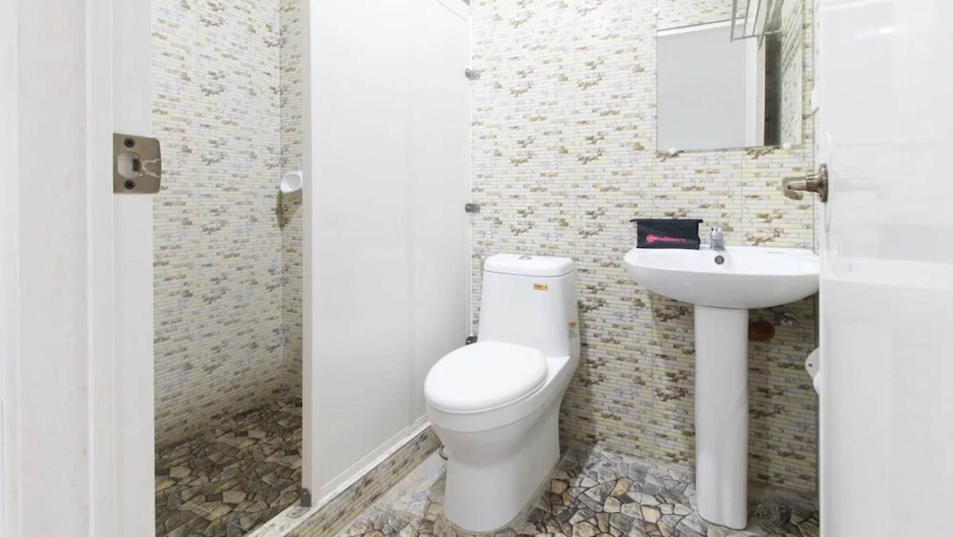 RedDoorz Plus near Vigan City Commercial Center